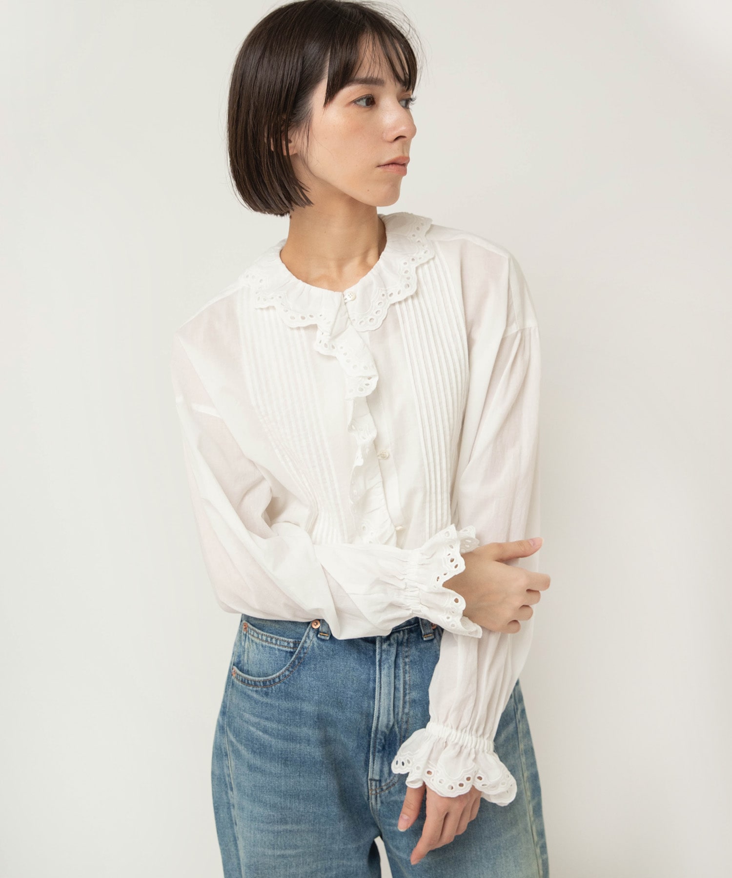 B2935 レースカラーピンタックブラウス