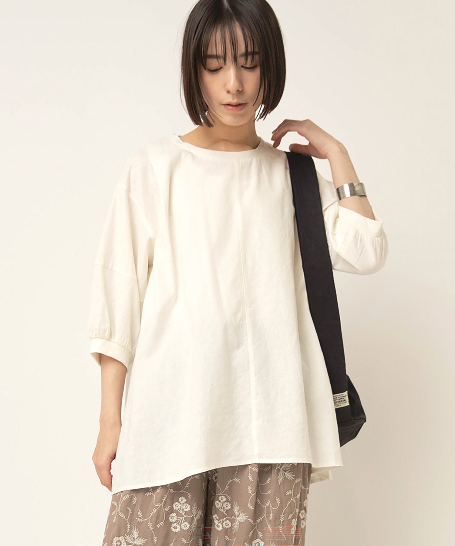 【4月下旬納期】B2946 リネンレーヨンAラインブラウス