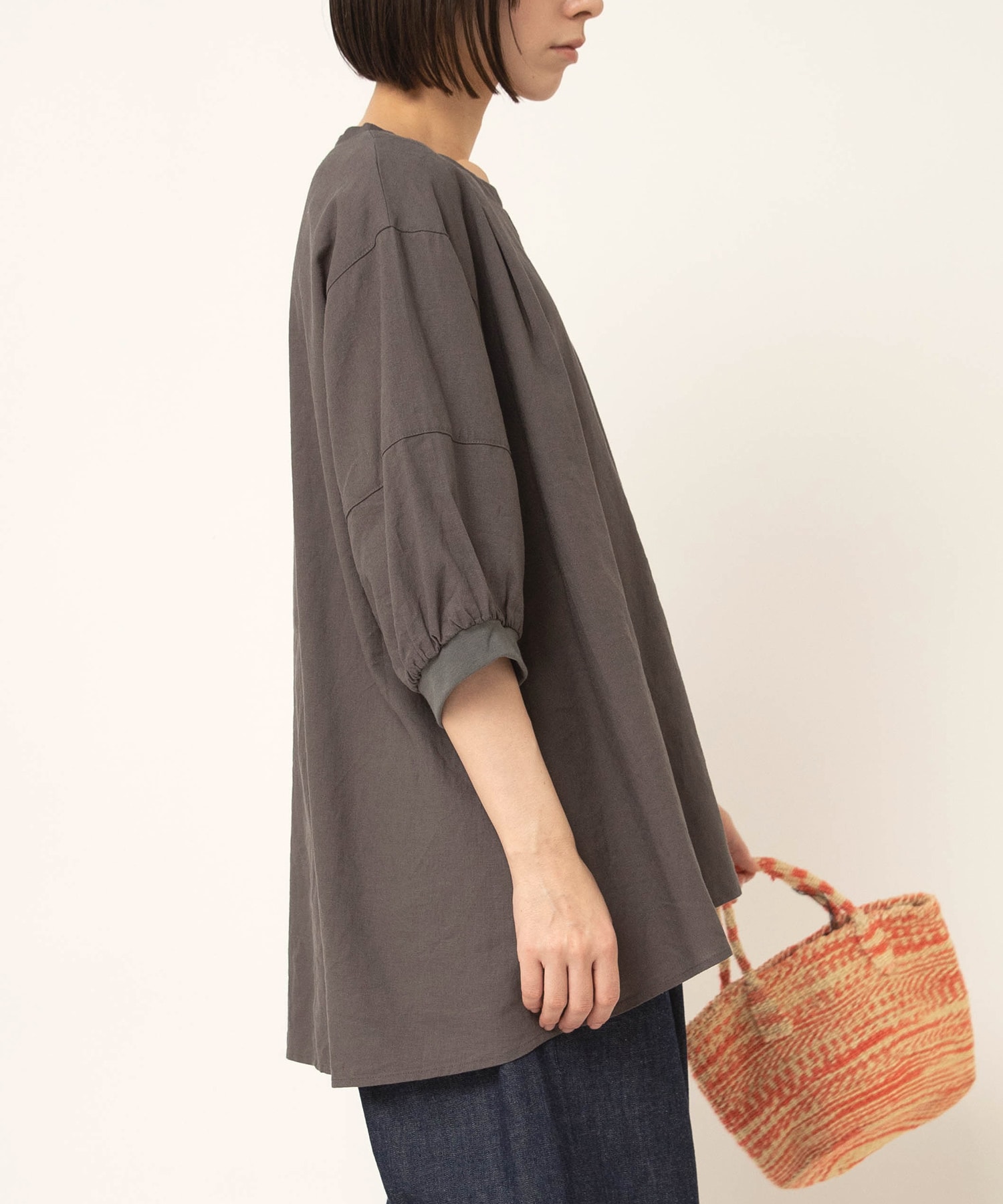 【4月下旬納期】B2946 リネンレーヨンAラインブラウス