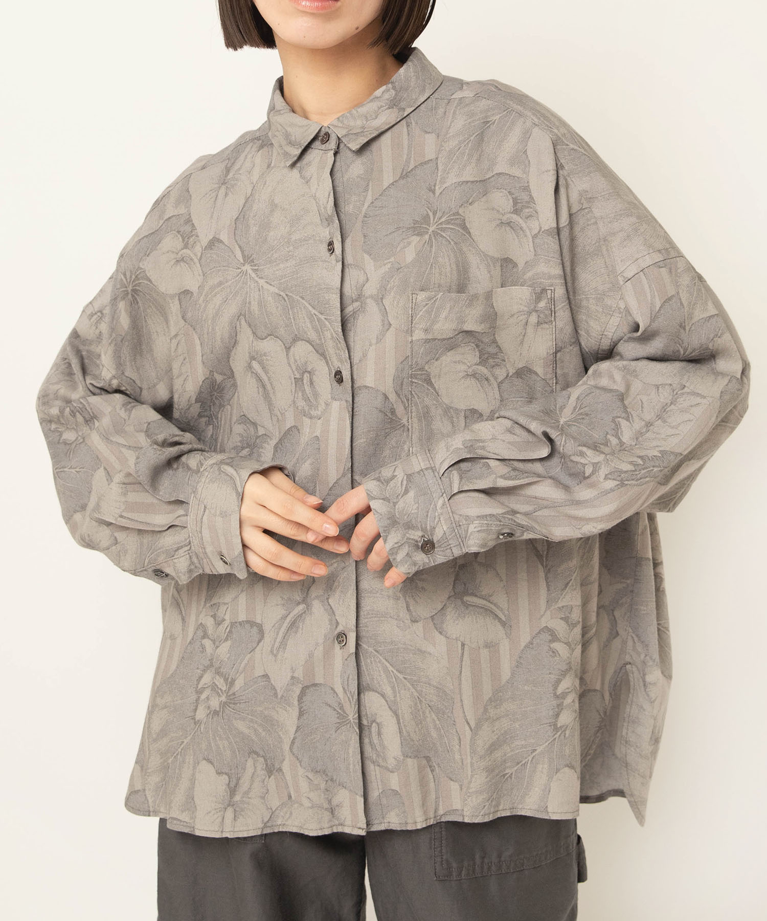 B2958 リーフストライプ柄シャツ