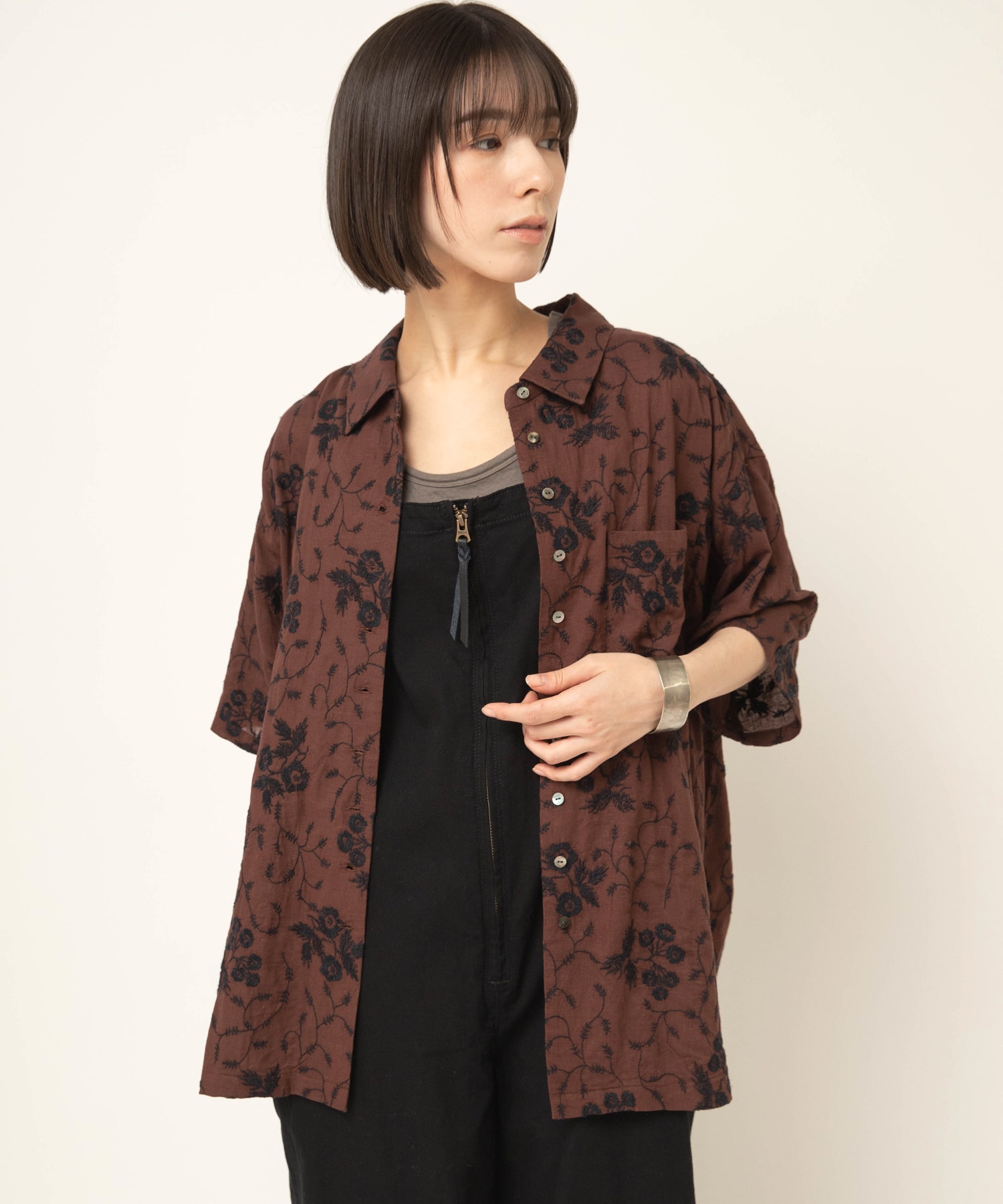 【6月上旬納期】B2964 ボタニカル刺繍シャツ