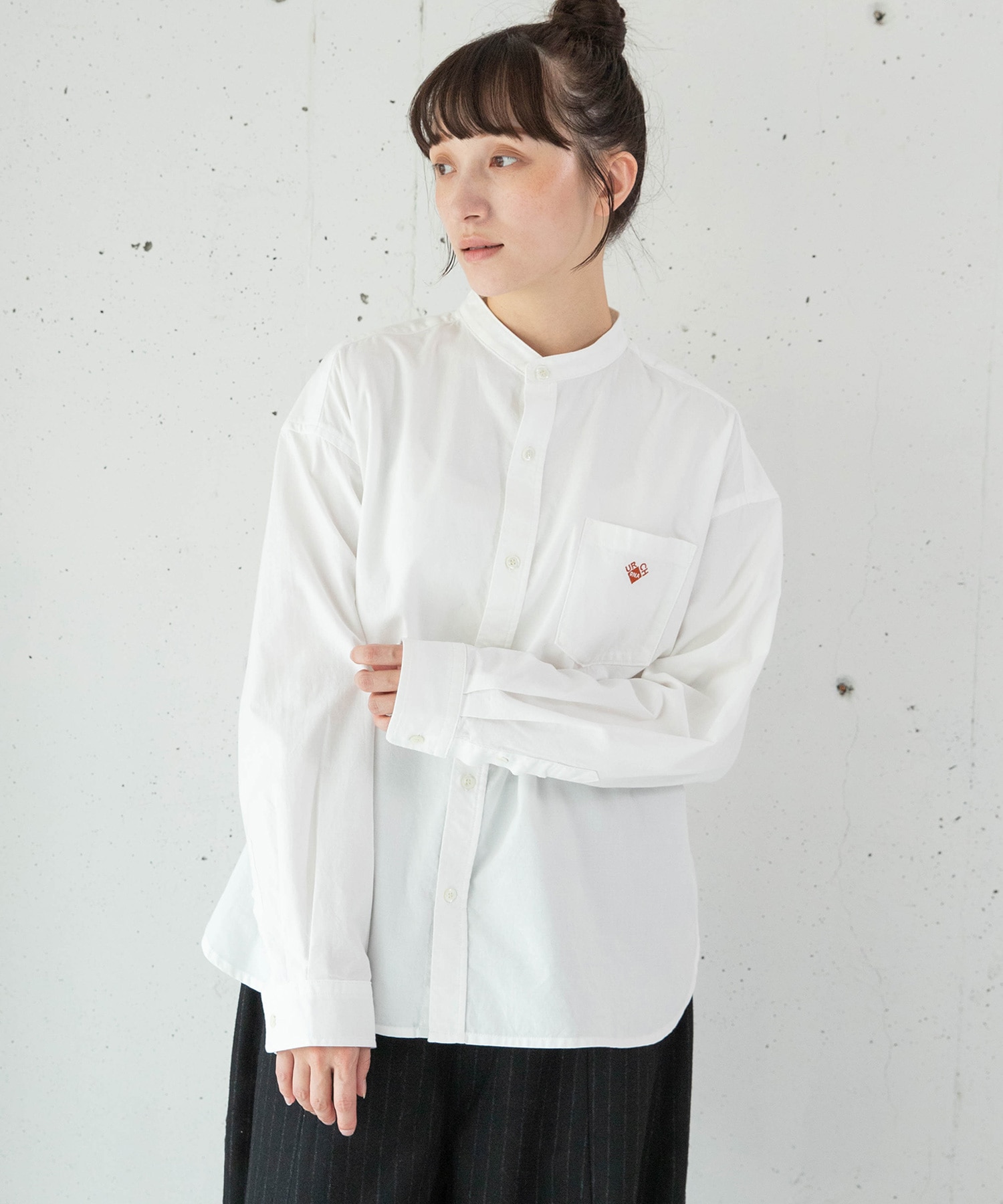 【10月下旬納期】B2995 URCH RNAメイドのバンドカラールーズシャツ