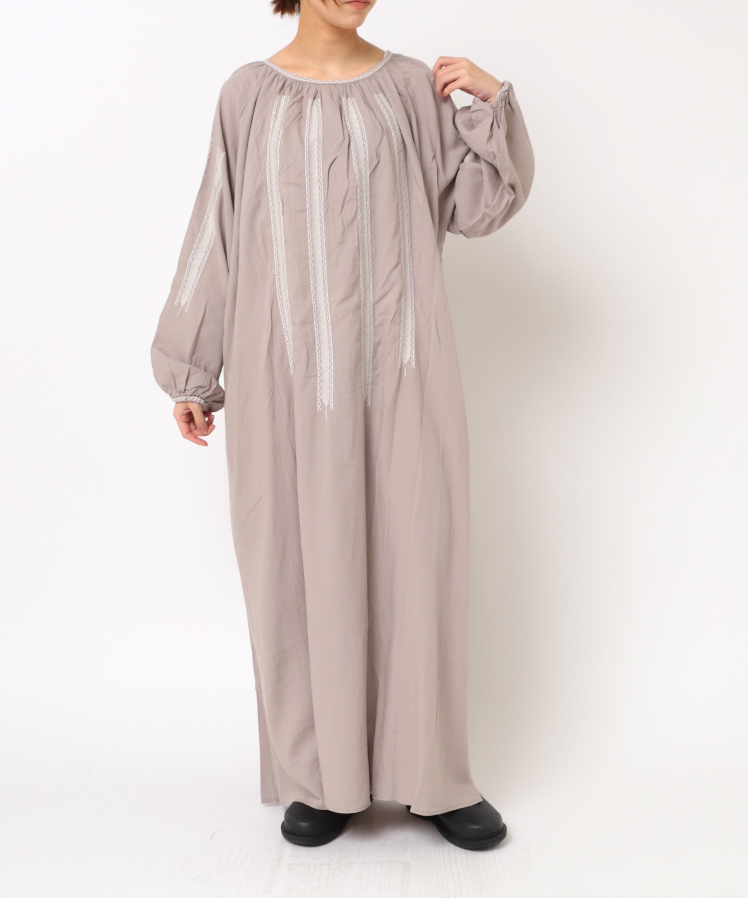 D1657 エンブロイダリーワンピース