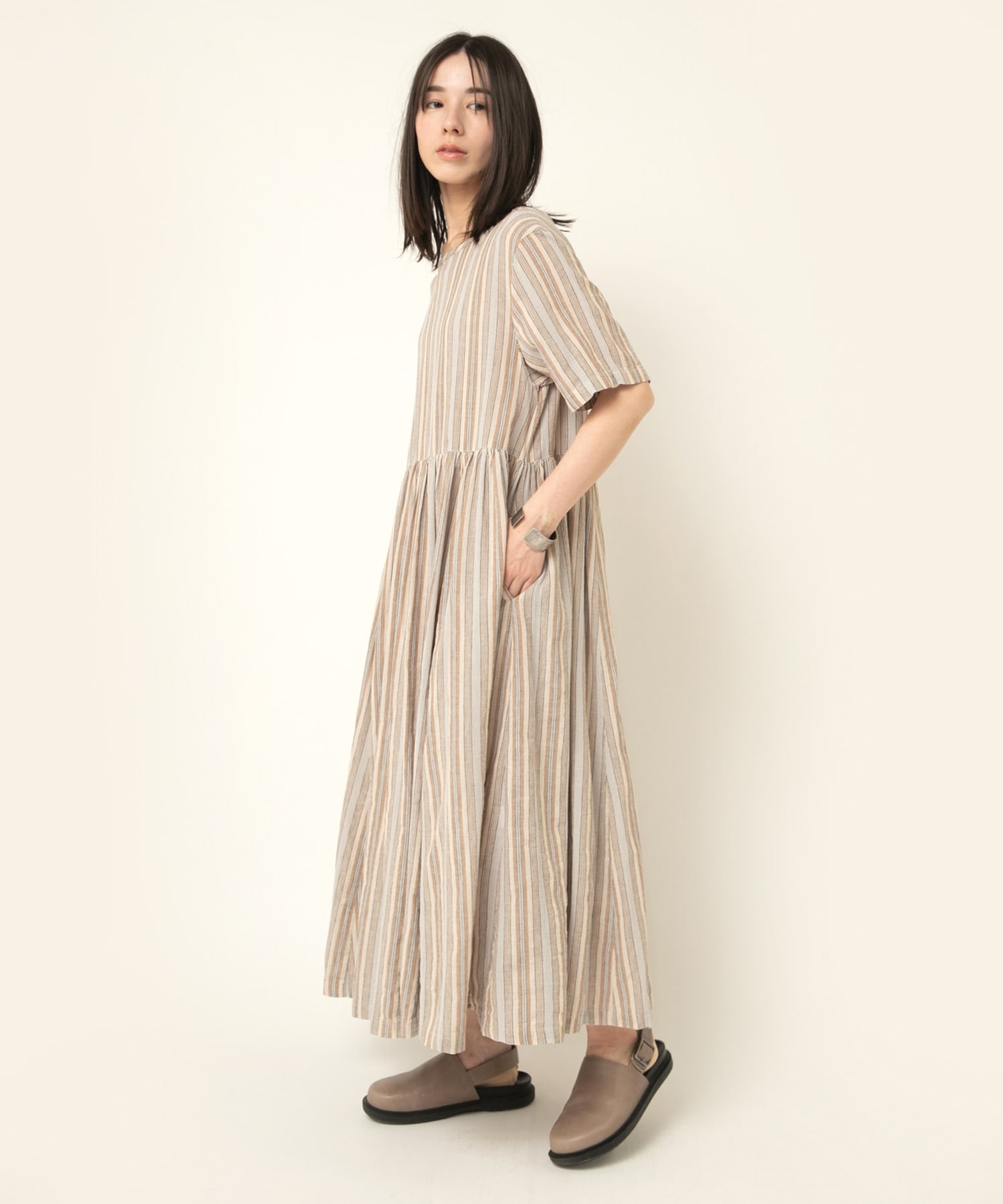 D1678 マルチストライプギャザーワンピ