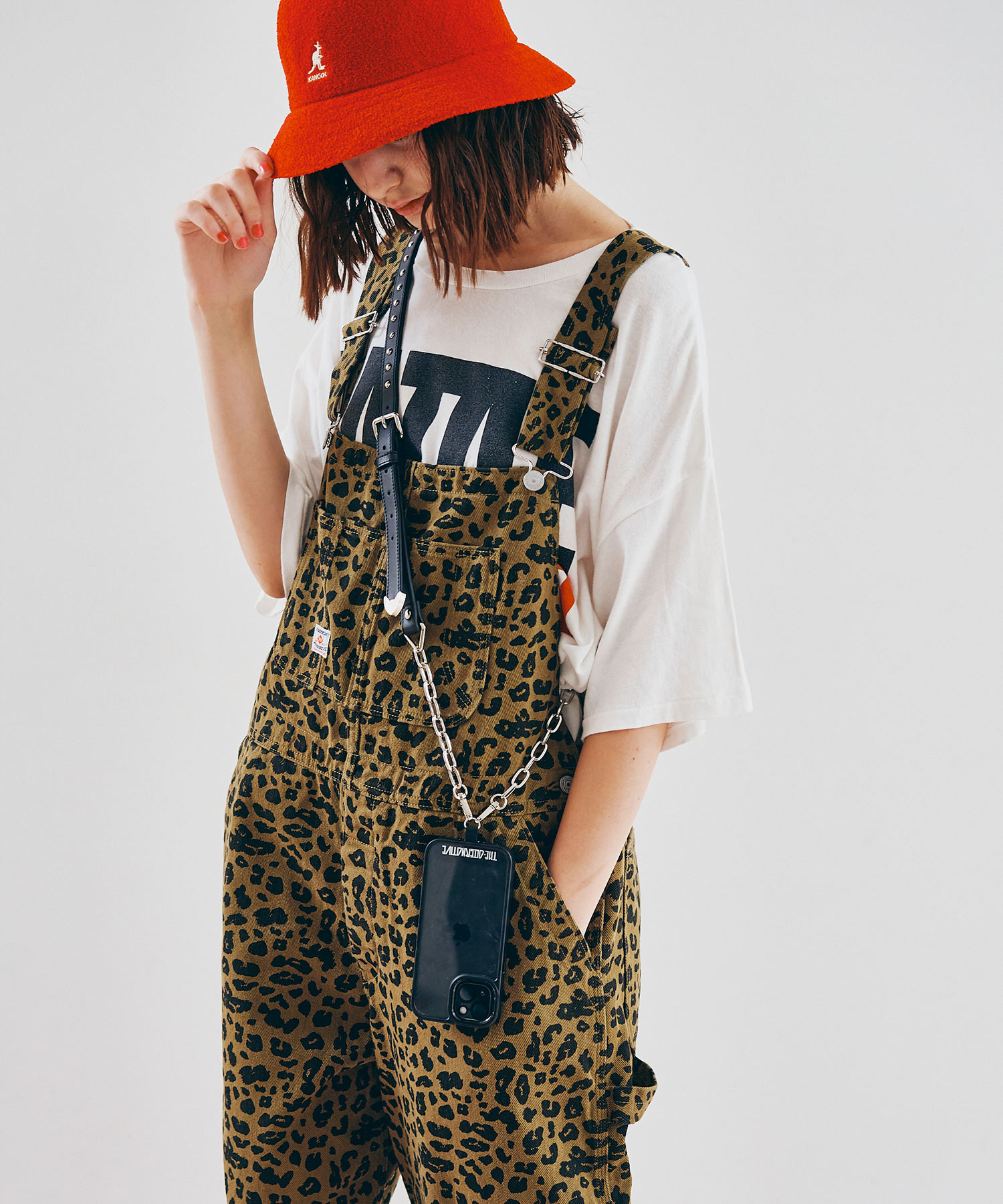 E5226 スタッズネックストラップ