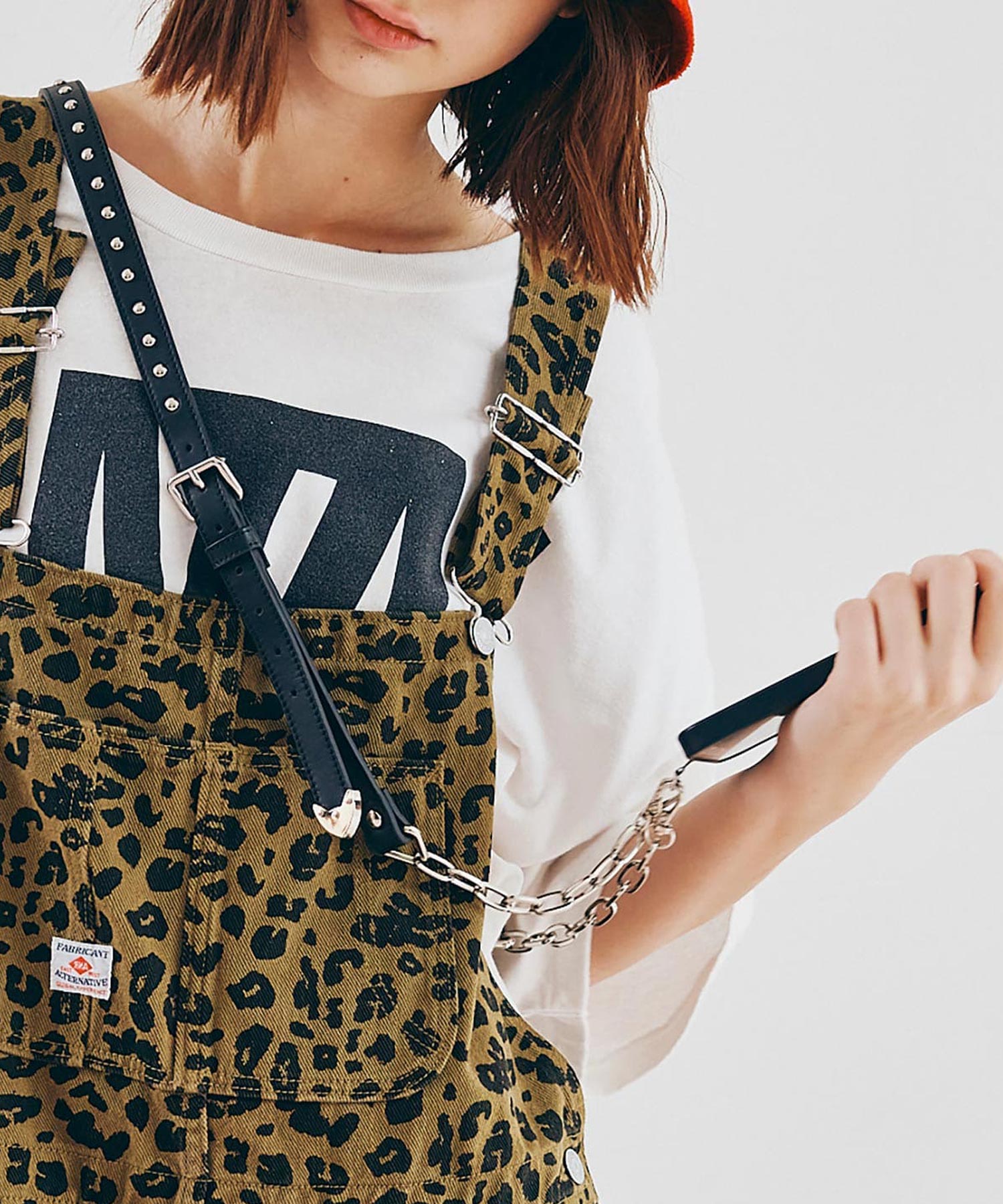 E5226 スタッズネックストラップ