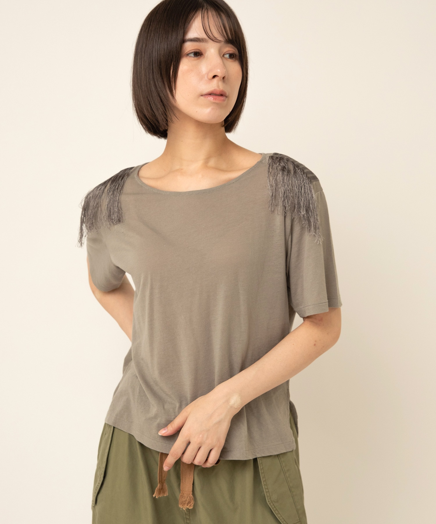 M0925 ショルダーフリンジTシャツ