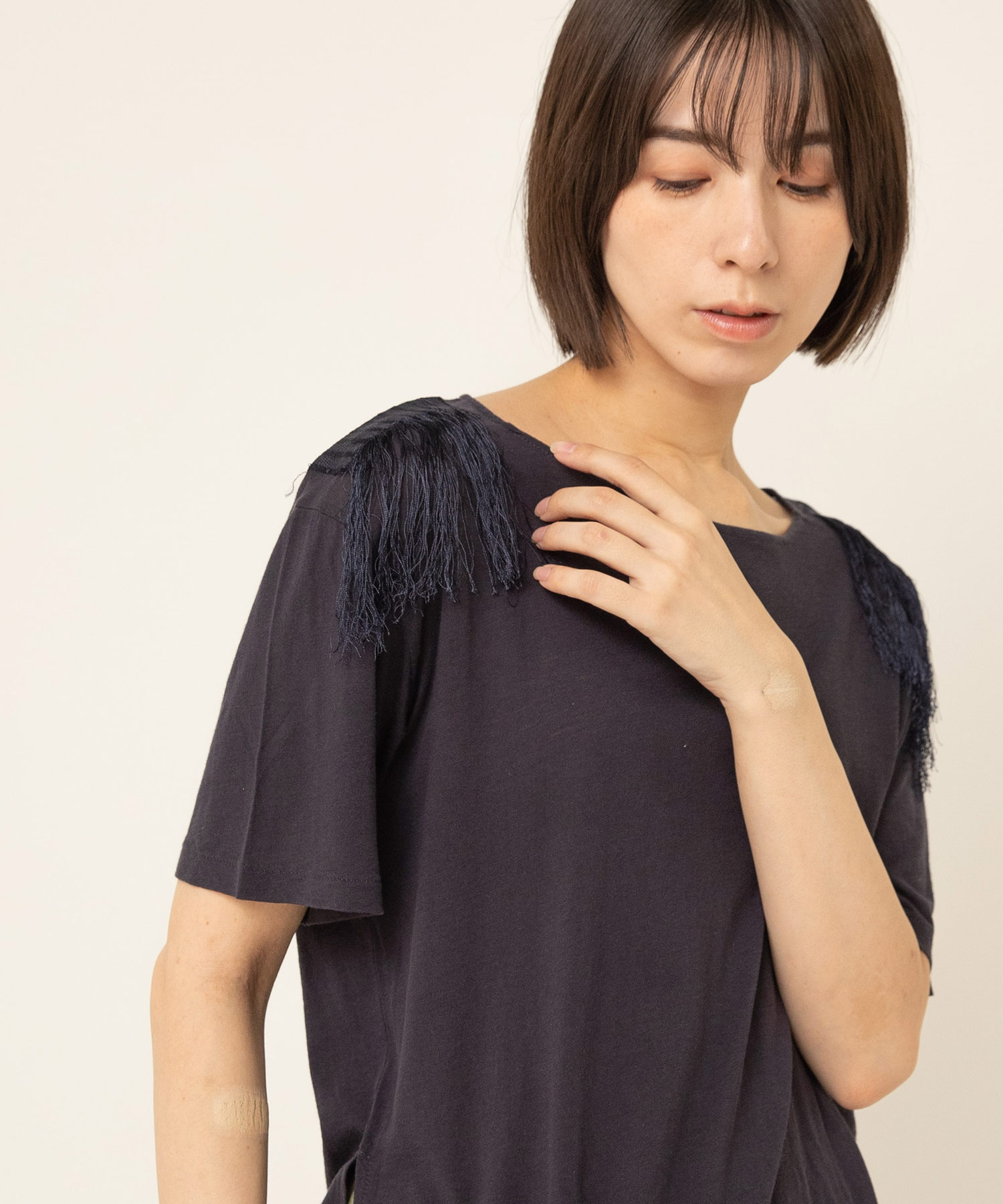 M0925 ショルダーフリンジTシャツ