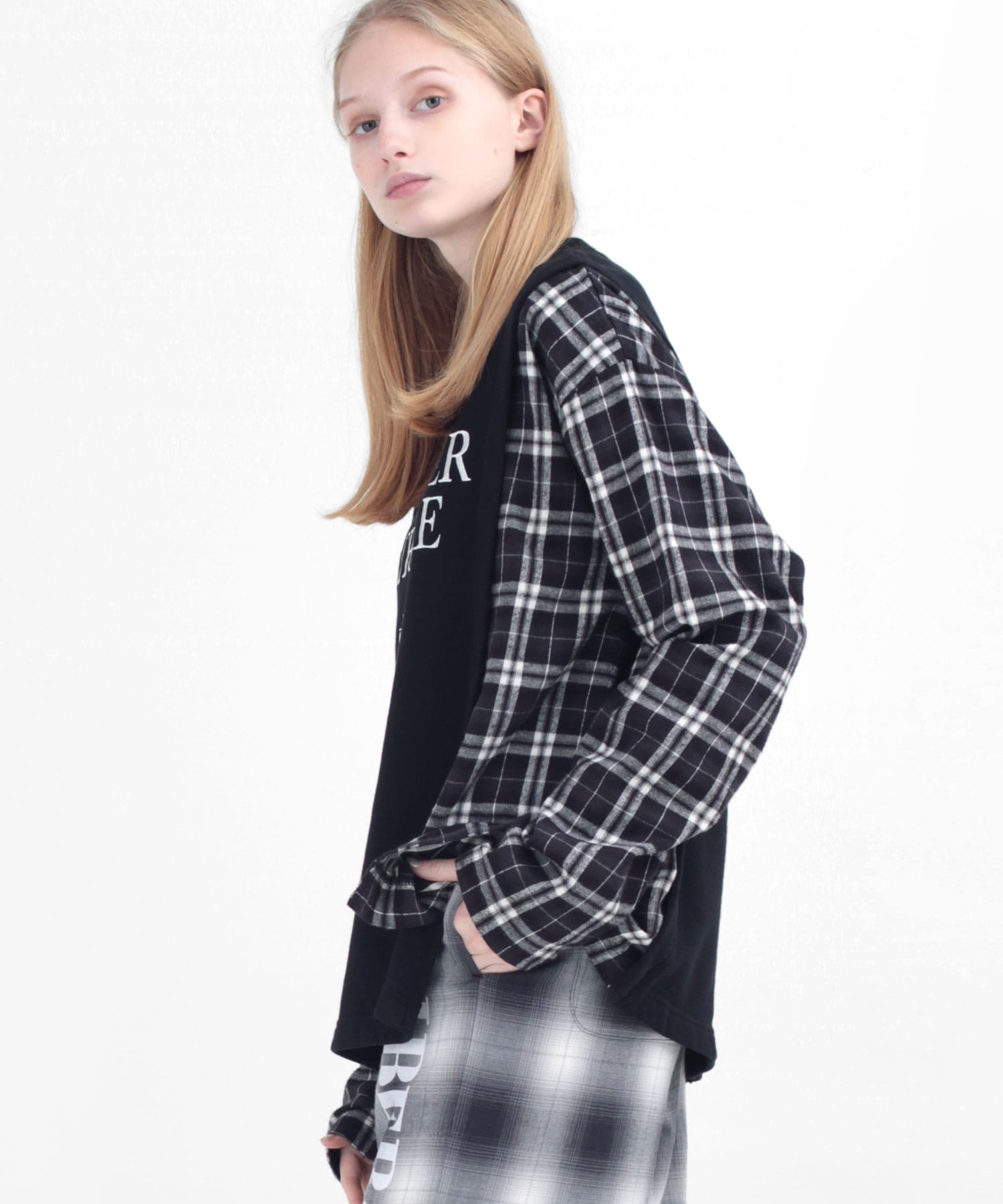 M1064 チェックコンビトレーナー