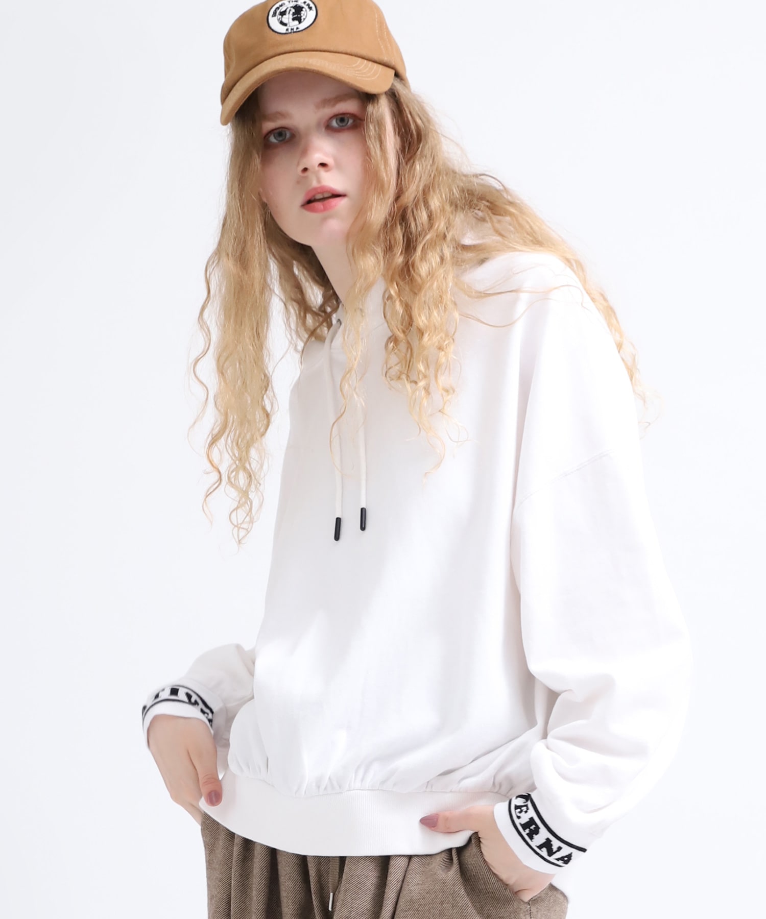 M1289 ジャガードロゴパーカー