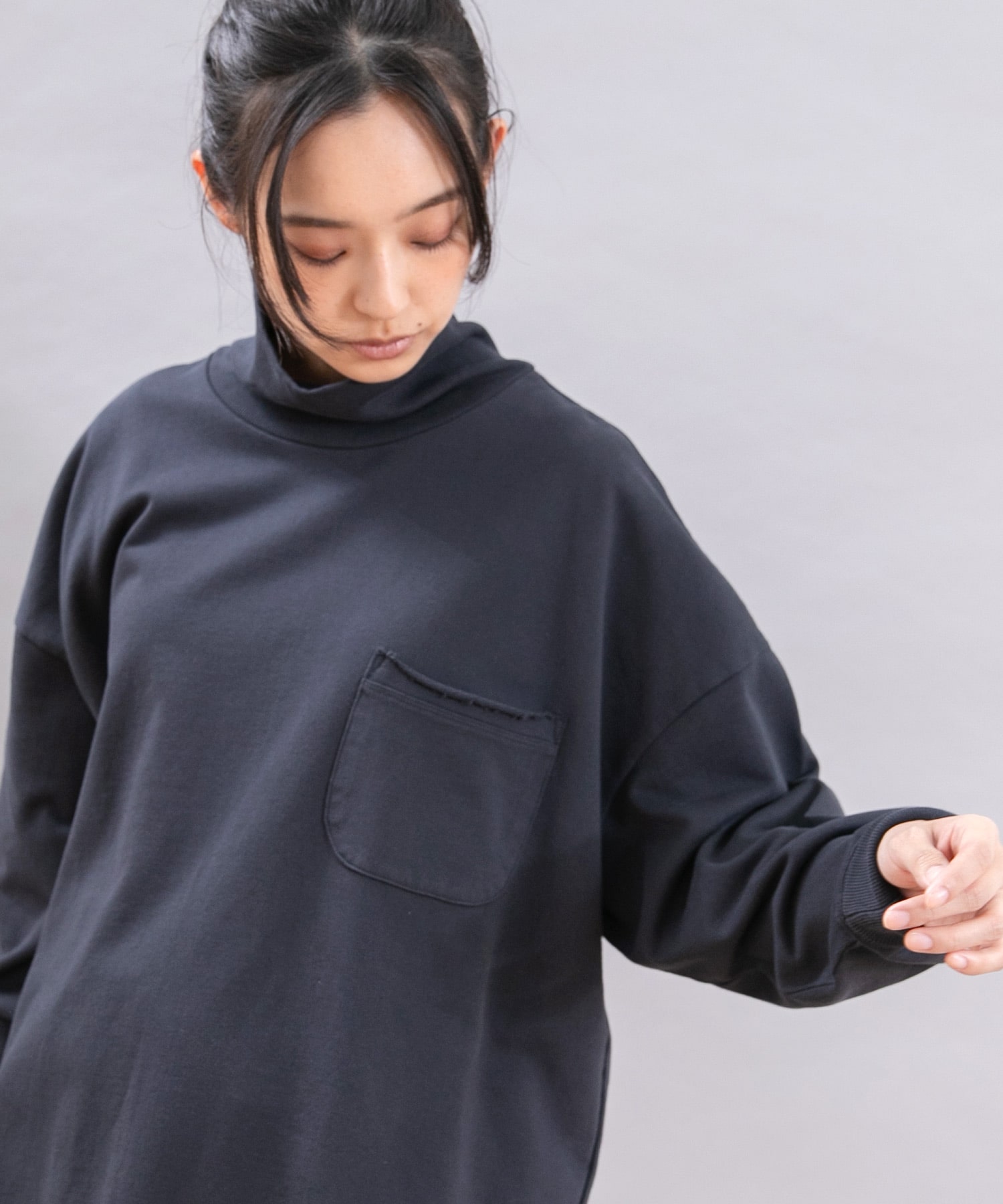 M2494 丸いポケットのBIGタートルプルオーバー