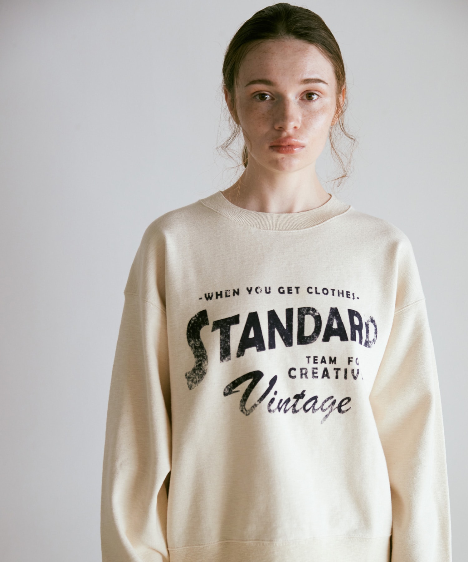 M2544 スラブスムースロゴプルオーバー