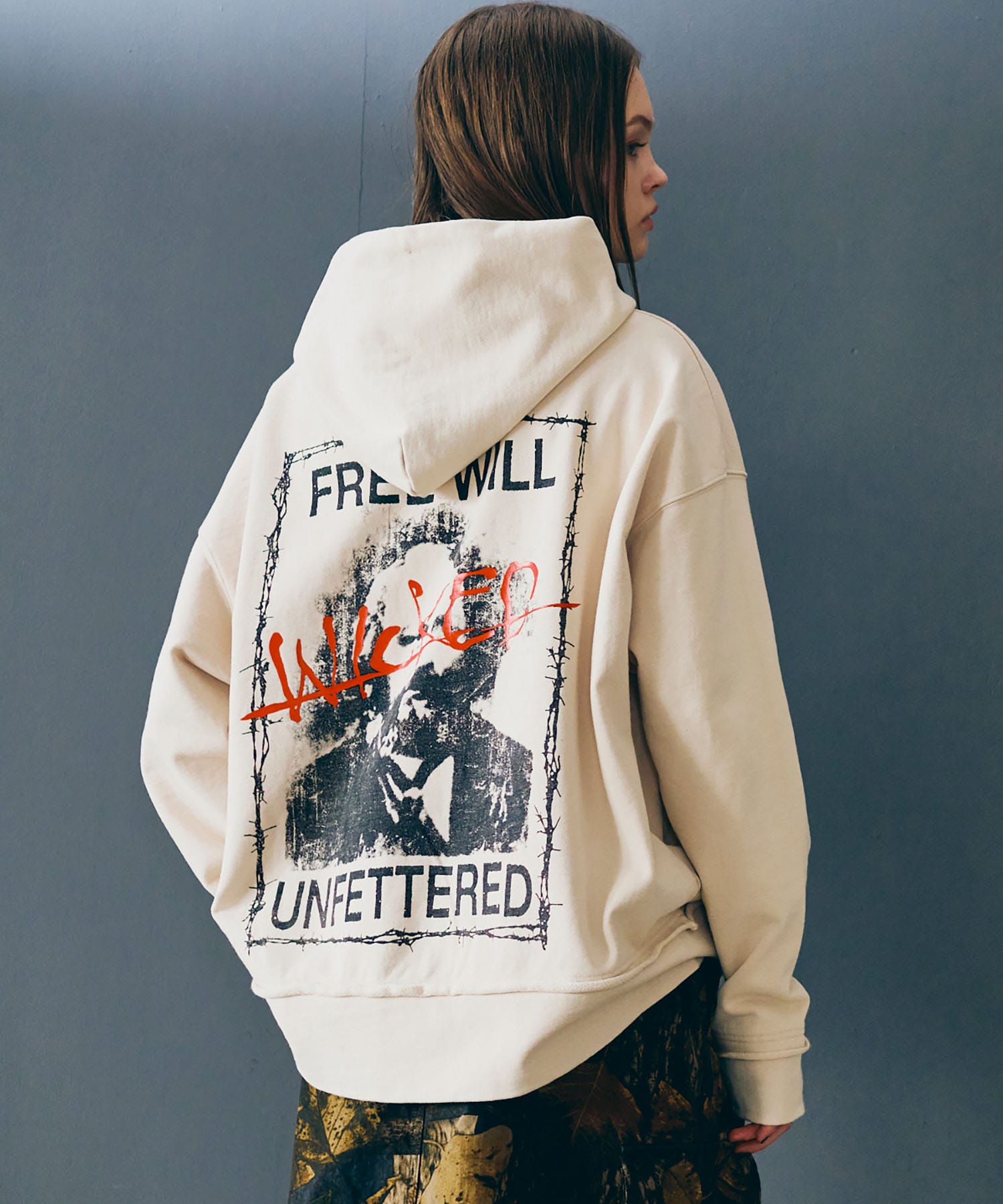 M2576 WICKEDウォッシュアウトフーディー