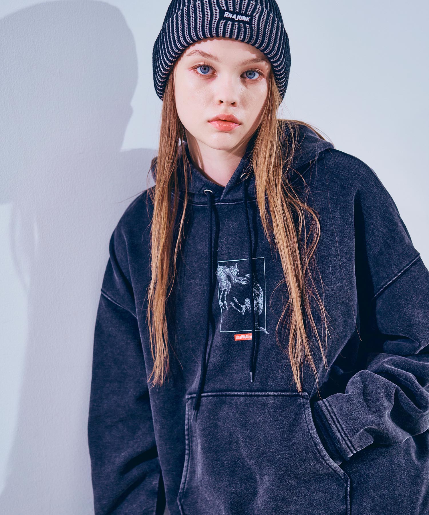 M2576 WICKEDウォッシュアウトフーディー