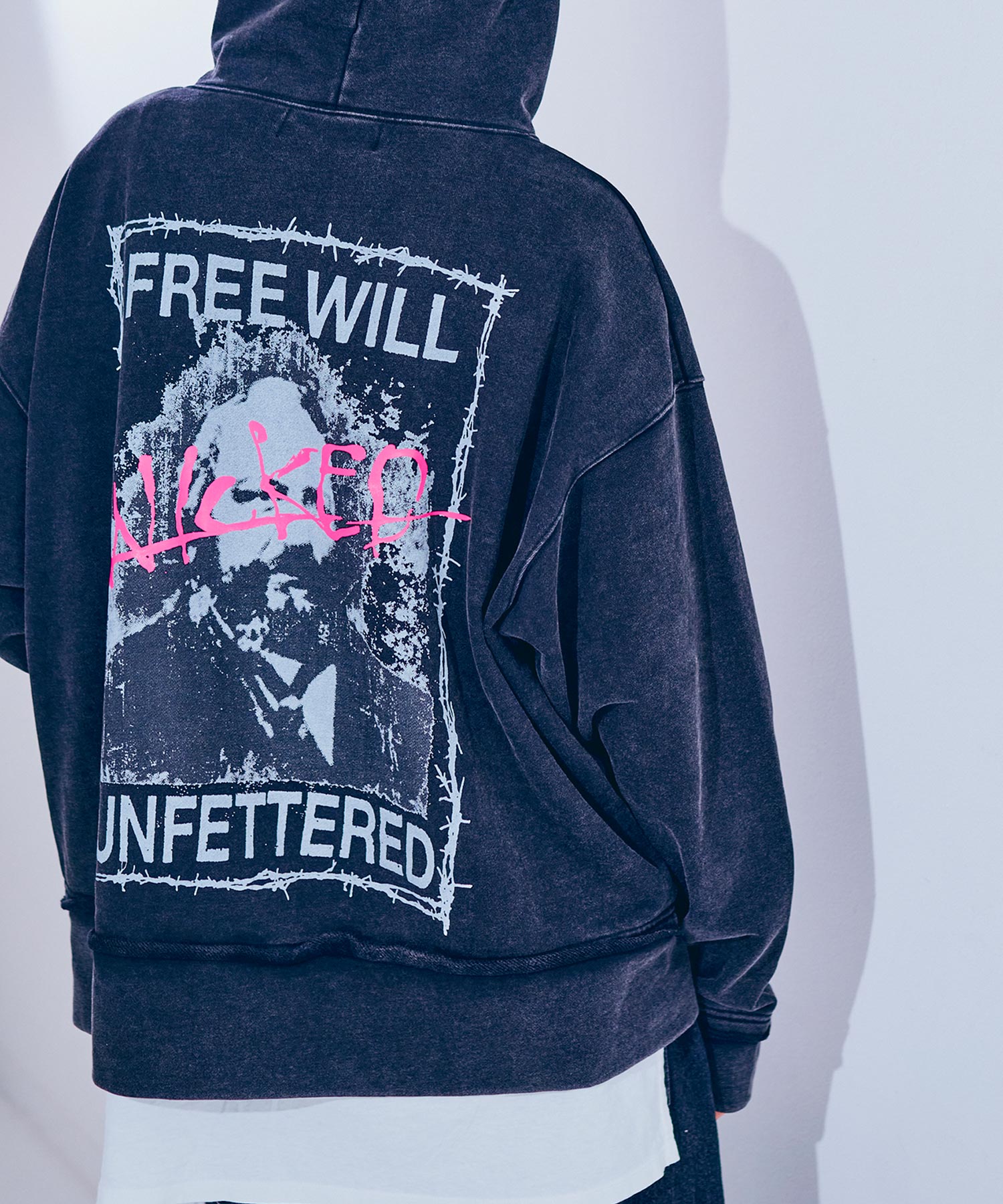 M2576 WICKEDウォッシュアウトフーディー