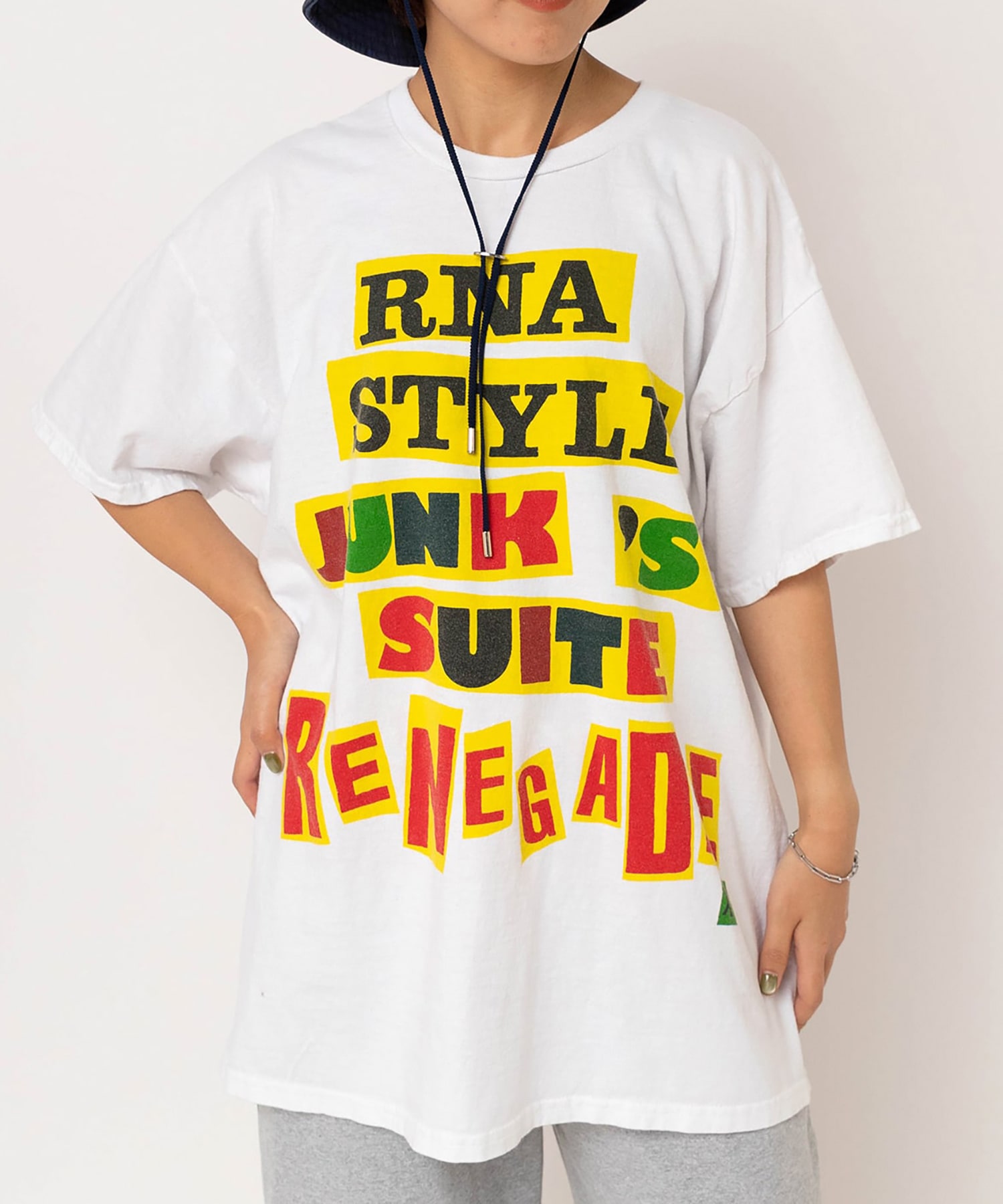 【4月上旬納期】M2621 カットアップタイポプリントT