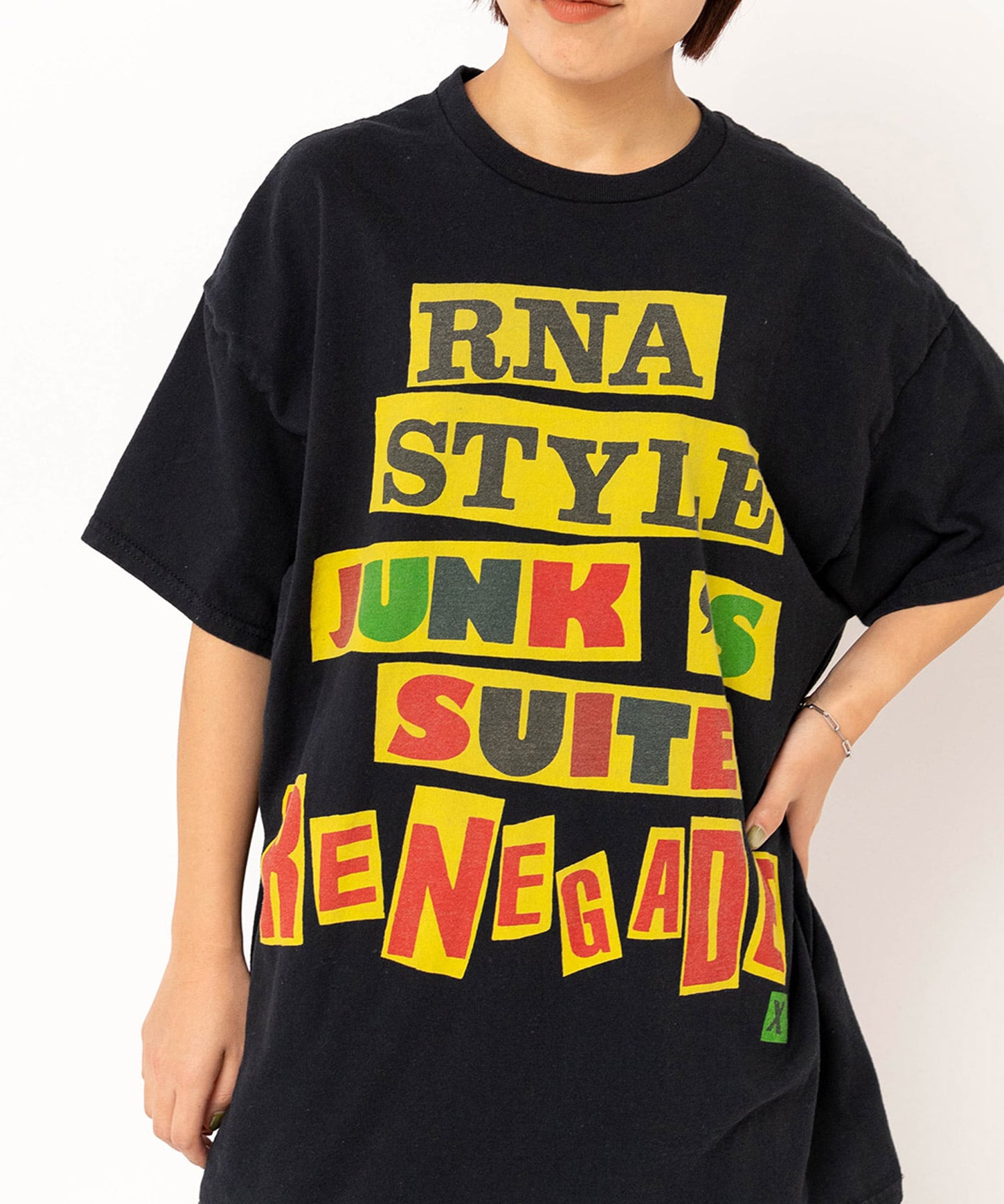 【4月上旬納期】M2621 カットアップタイポプリントT