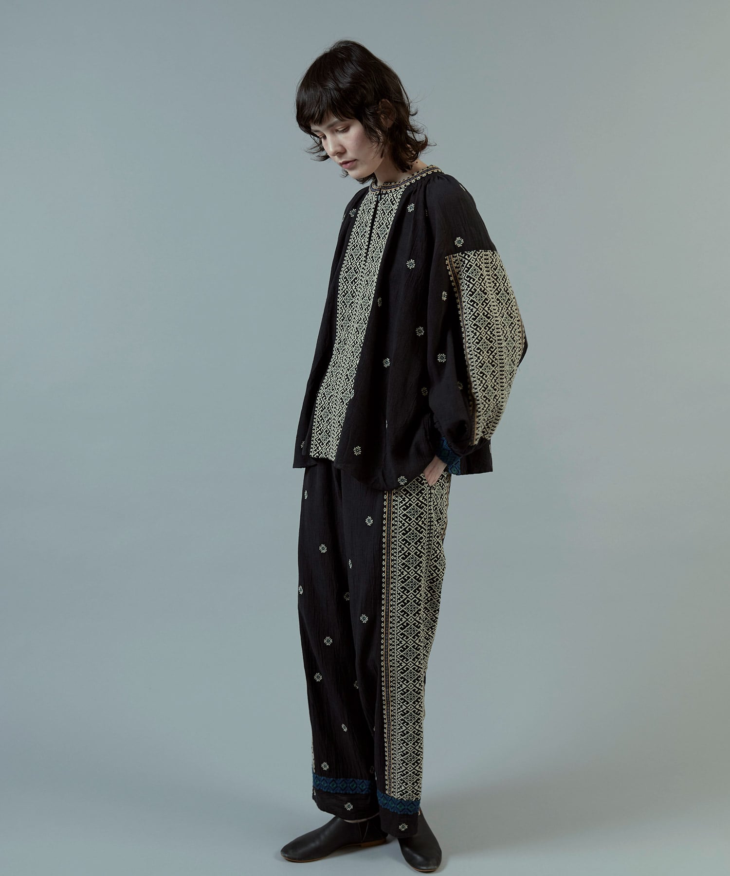 R3988 [N EXCLUSIVE]エンブロイダリーパンツ