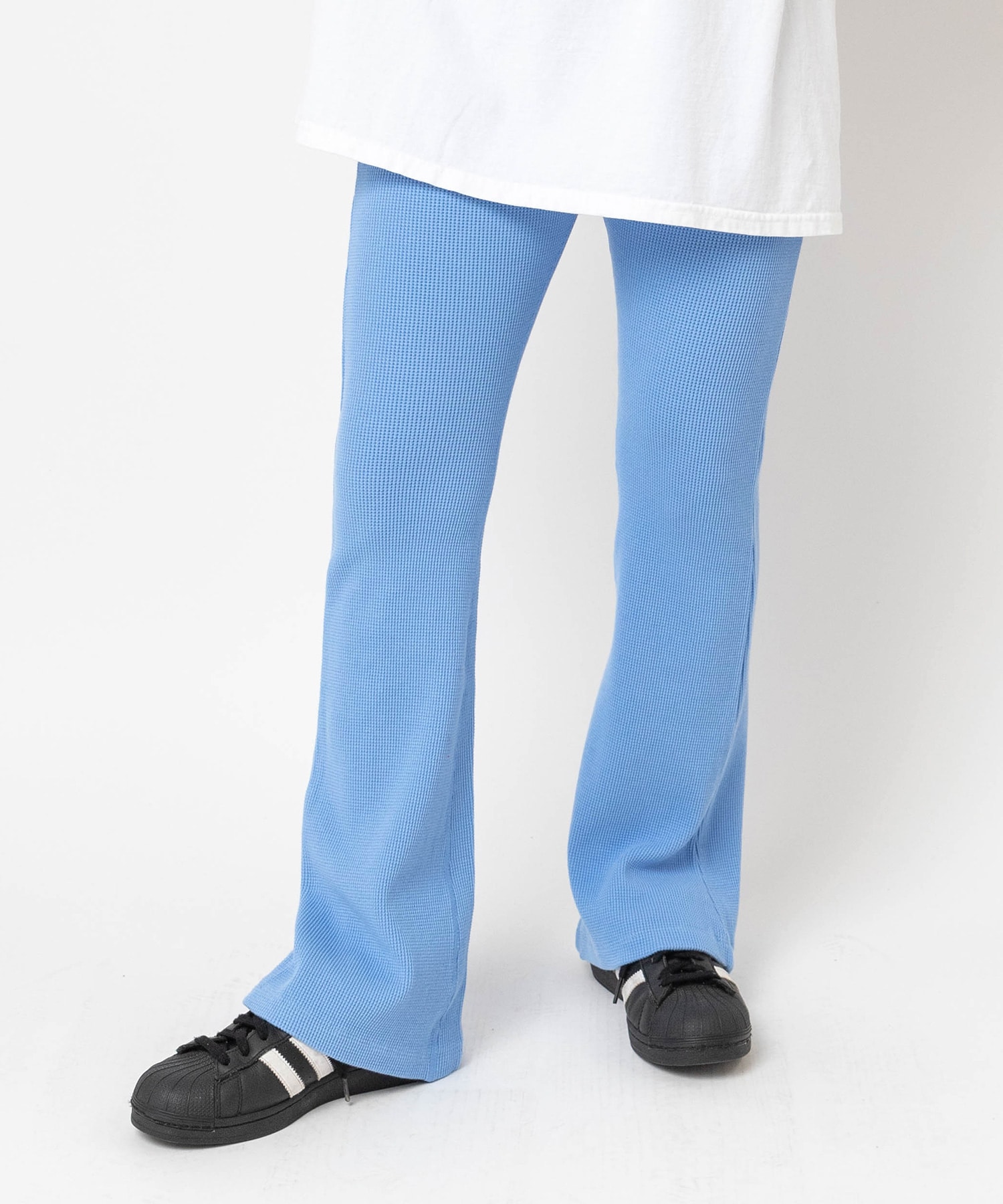 R4043 ストレッチワッフルフレアパンツ