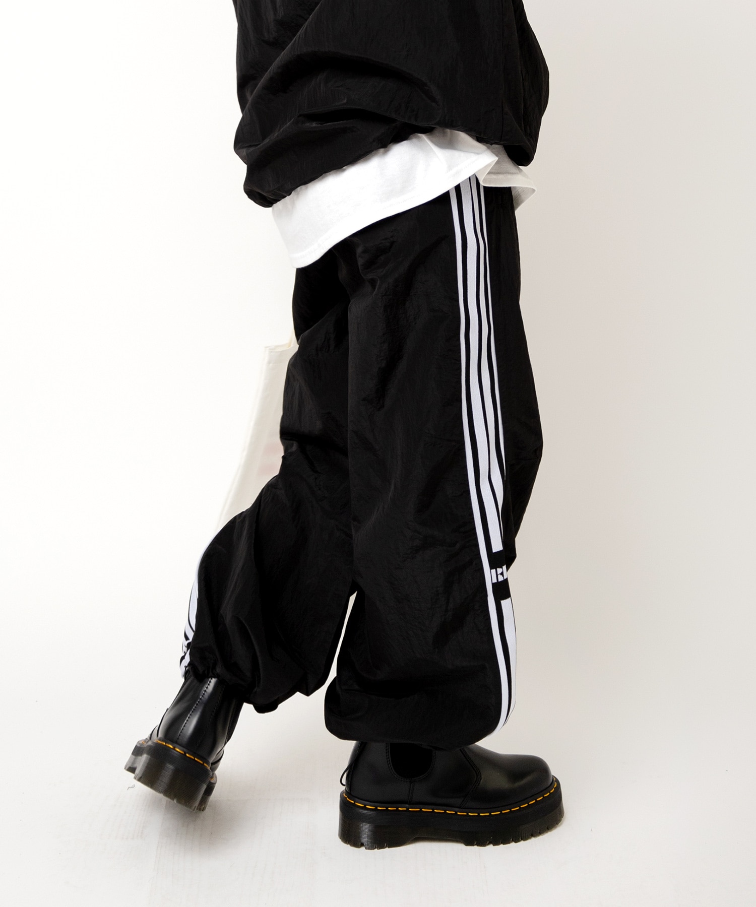 R4374 ワイドトラックパンツ