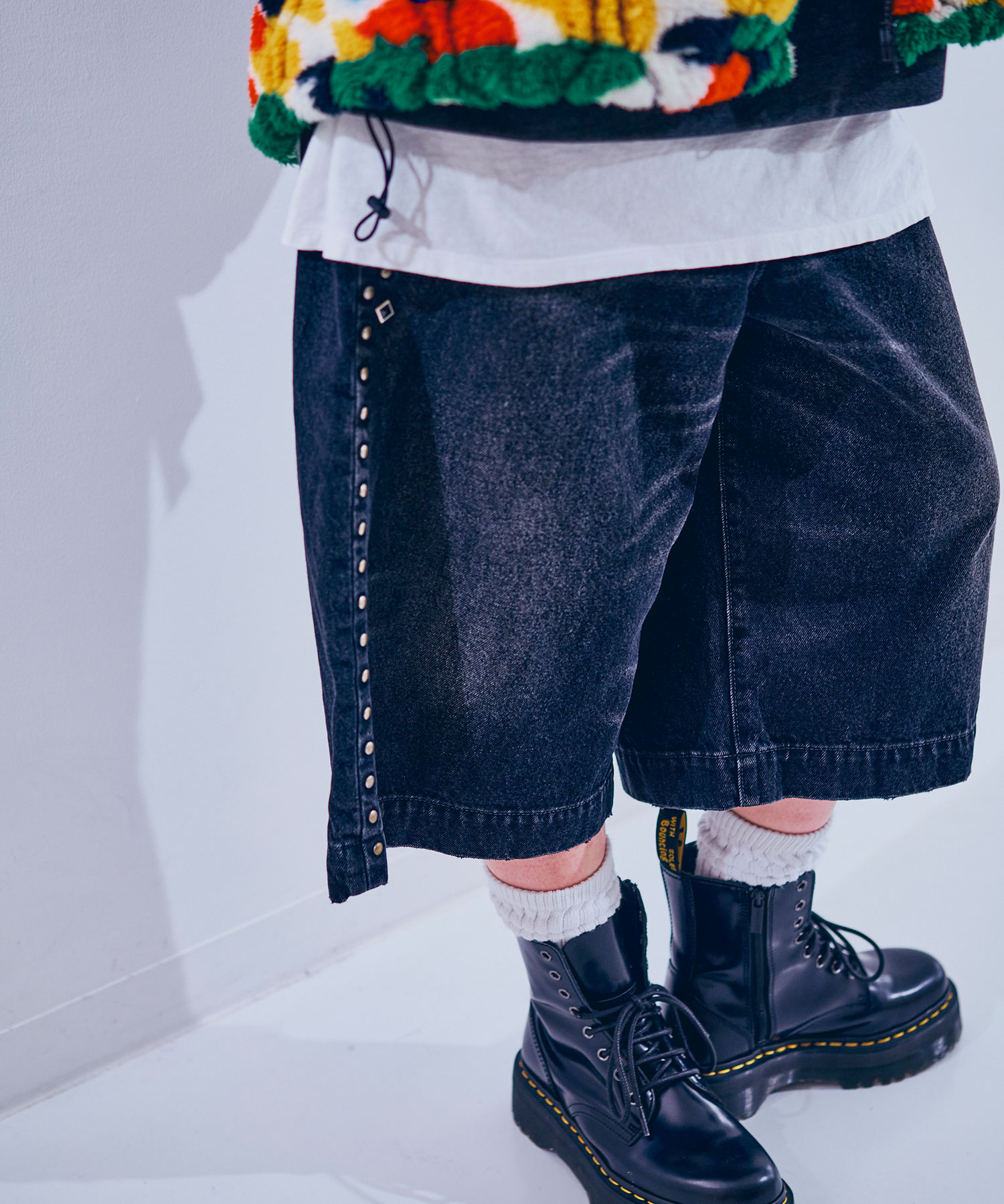 R4378 スタッズラインルーズカットレングスパンツ