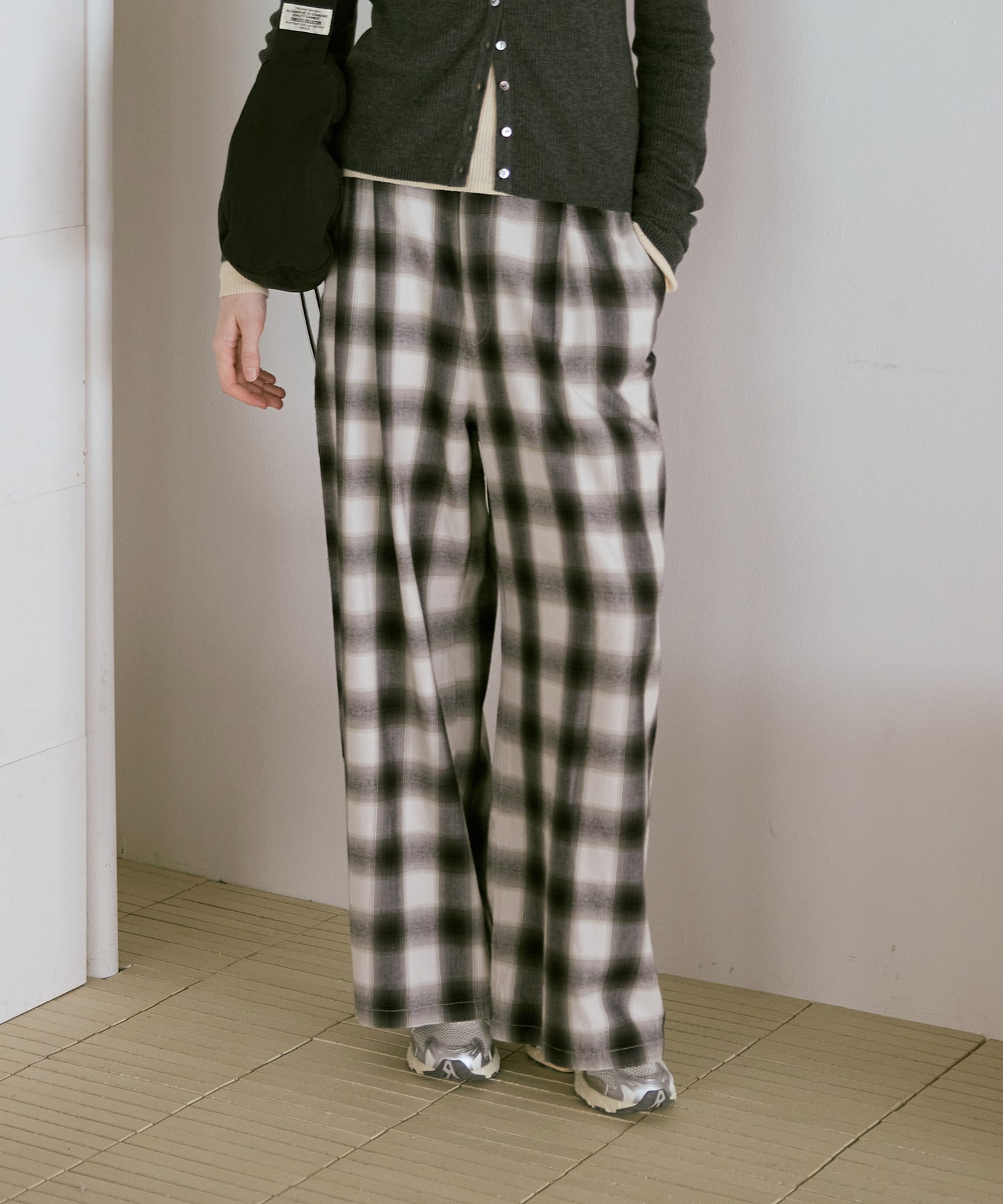 R4386 オンブレーチェックバギーパンツ