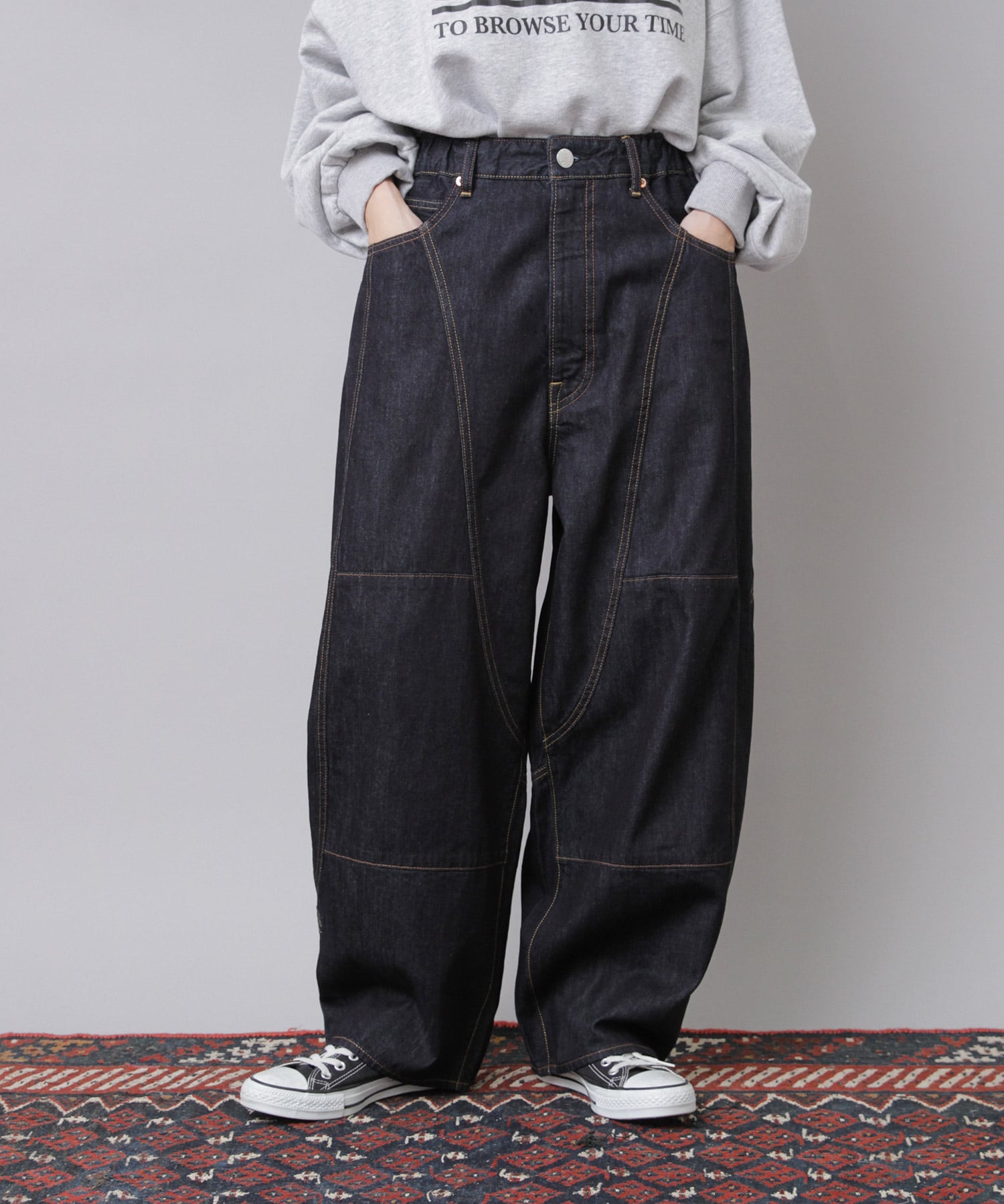 R4390 パネルライン切替のバギーパンツ