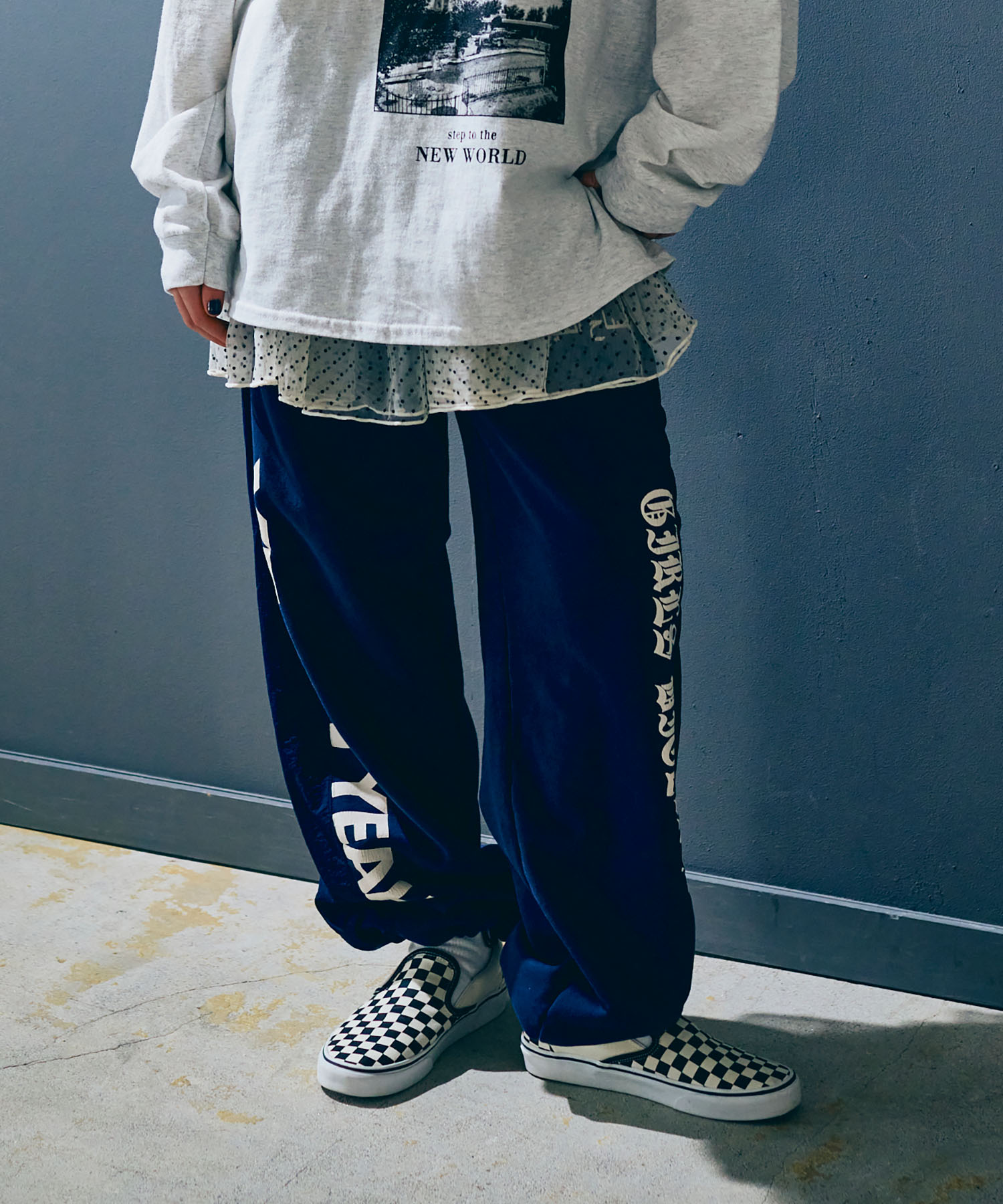 R4392 GIRLS BITE BACKスウェットパンツ