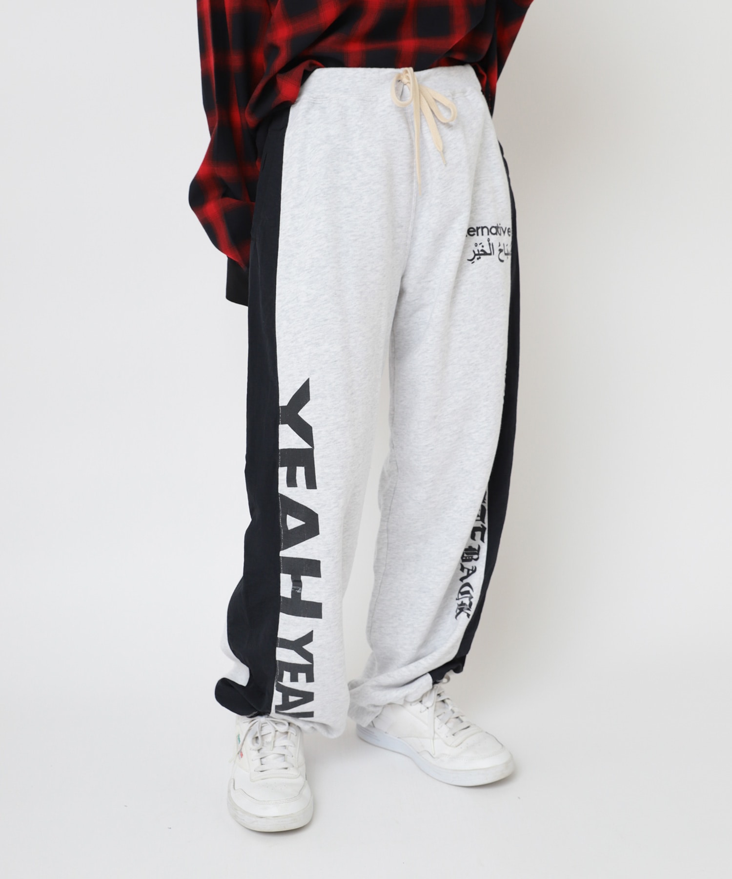 R4392 GIRLS BITE BACKスウェットパンツ