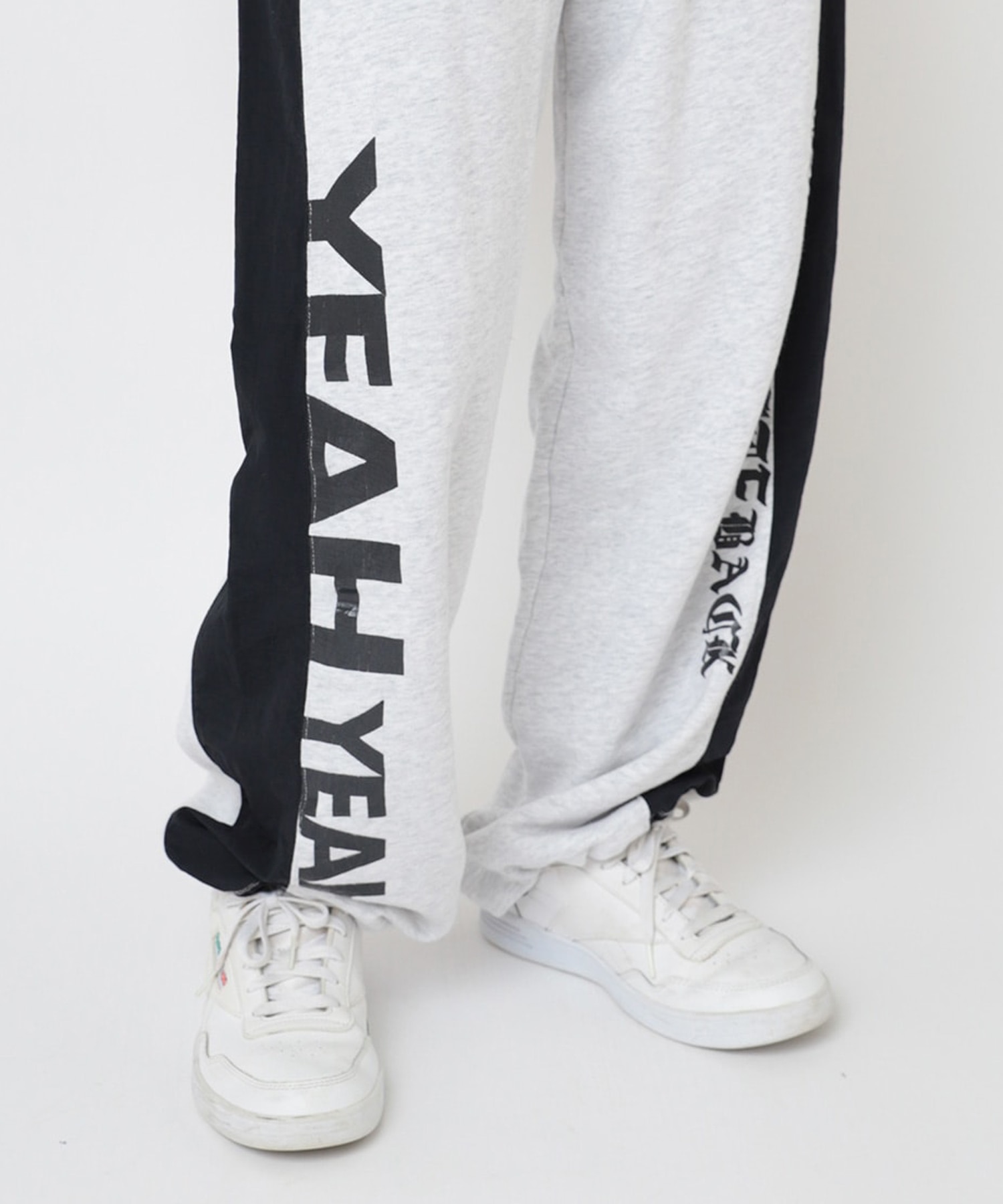 R4392 GIRLS BITE BACKスウェットパンツ