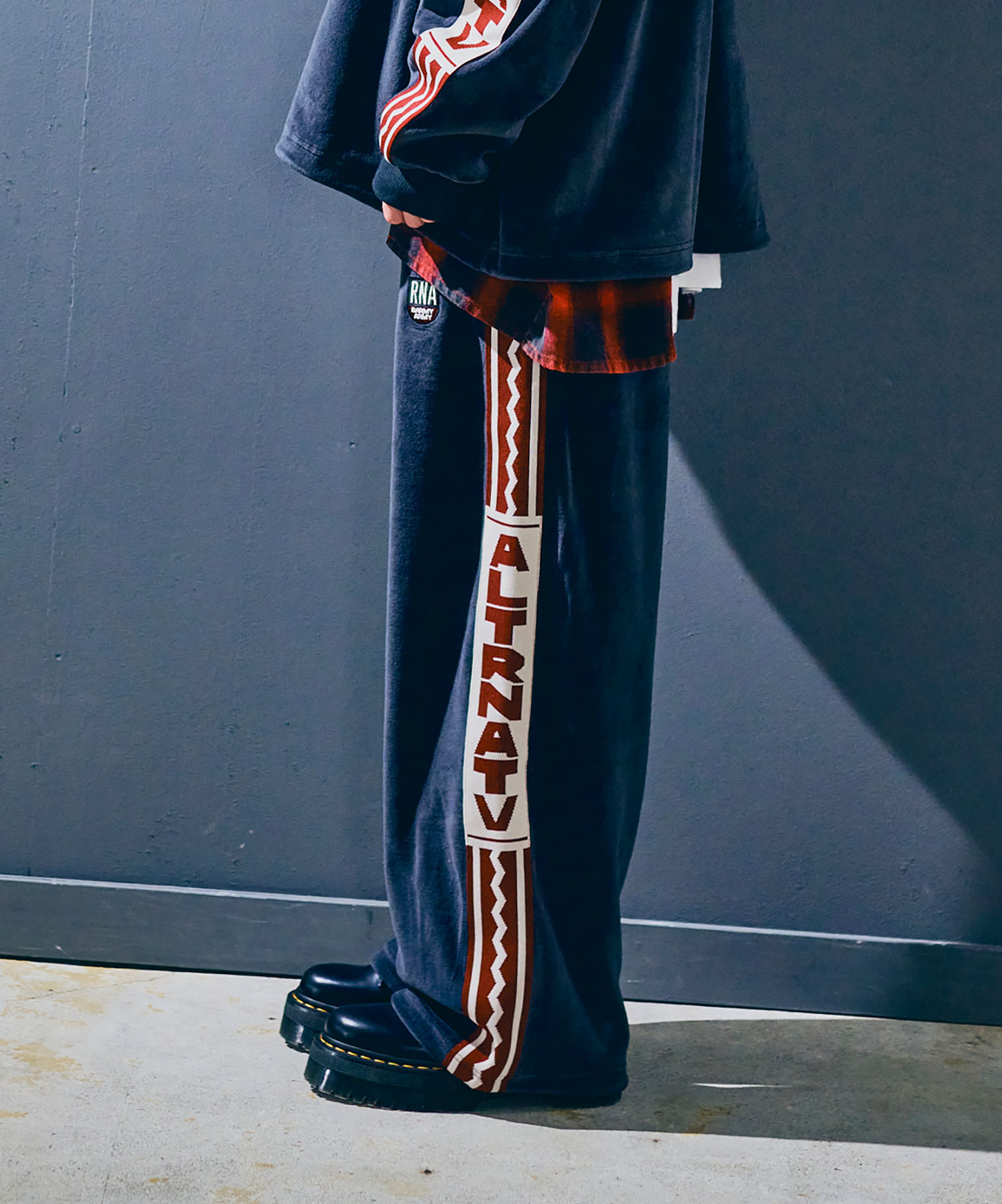 R4401 ベロアトラックパンツ