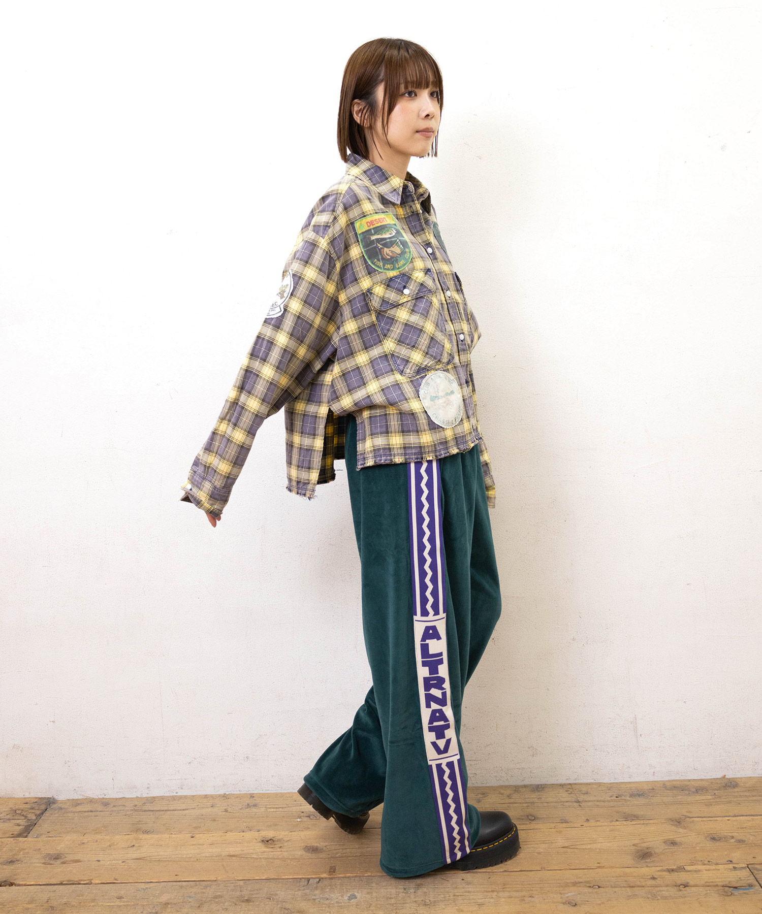 R4401 ベロアトラックパンツ