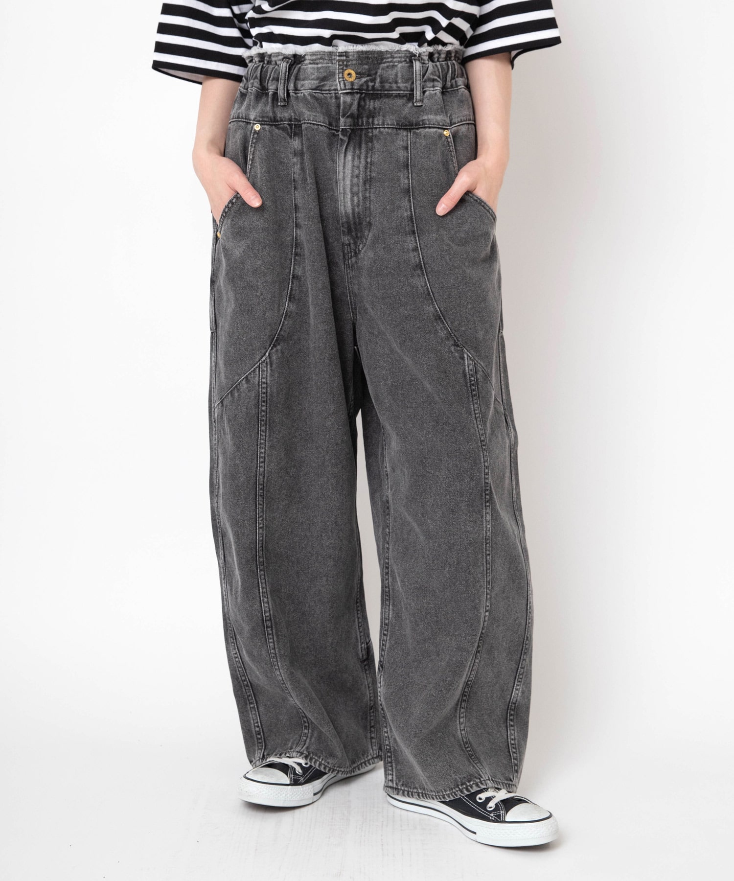 R4421 柔らかデニムのケミカルバギーパンツ