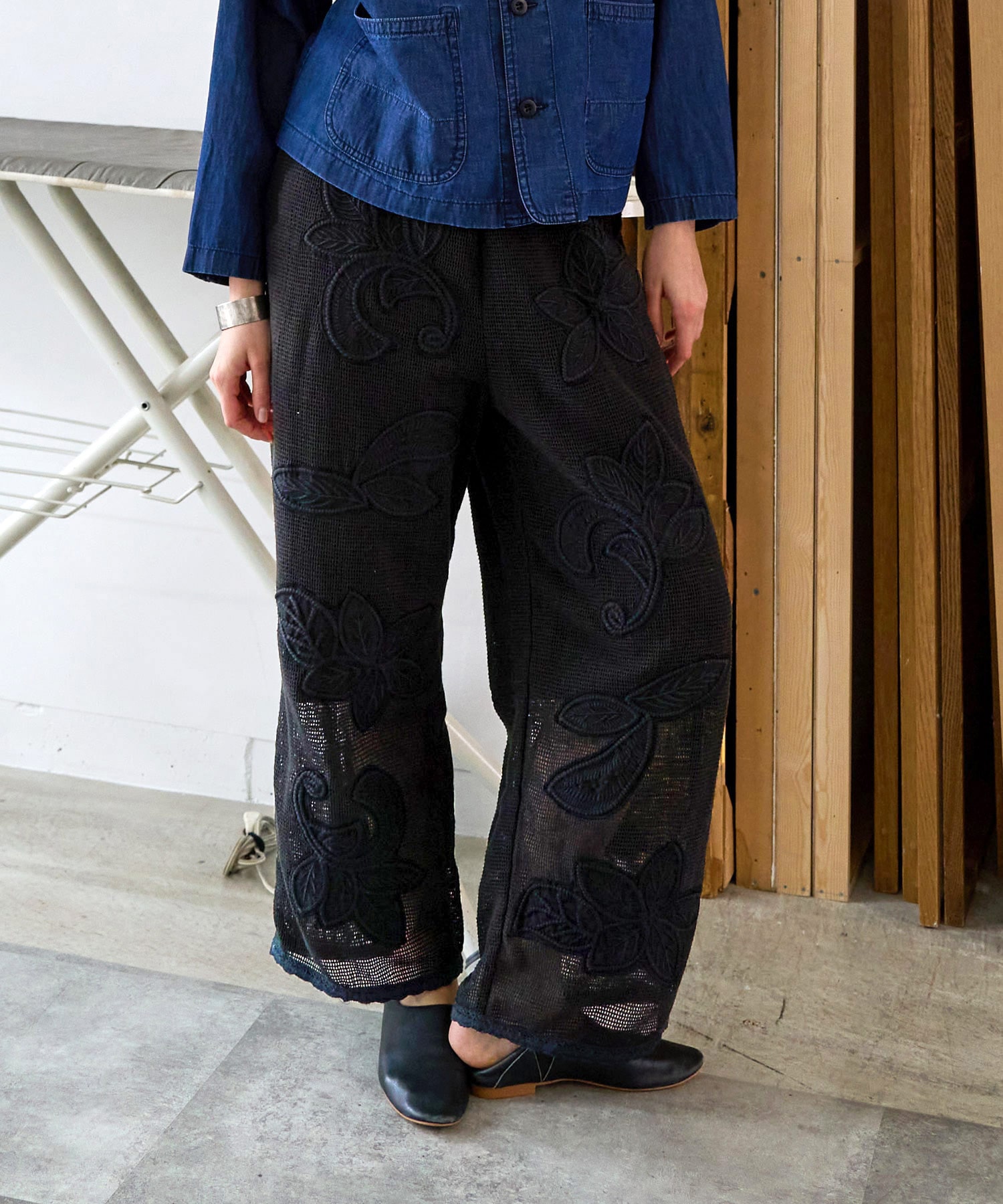 R4426 ボタニカル刺繍メッシュパンツ