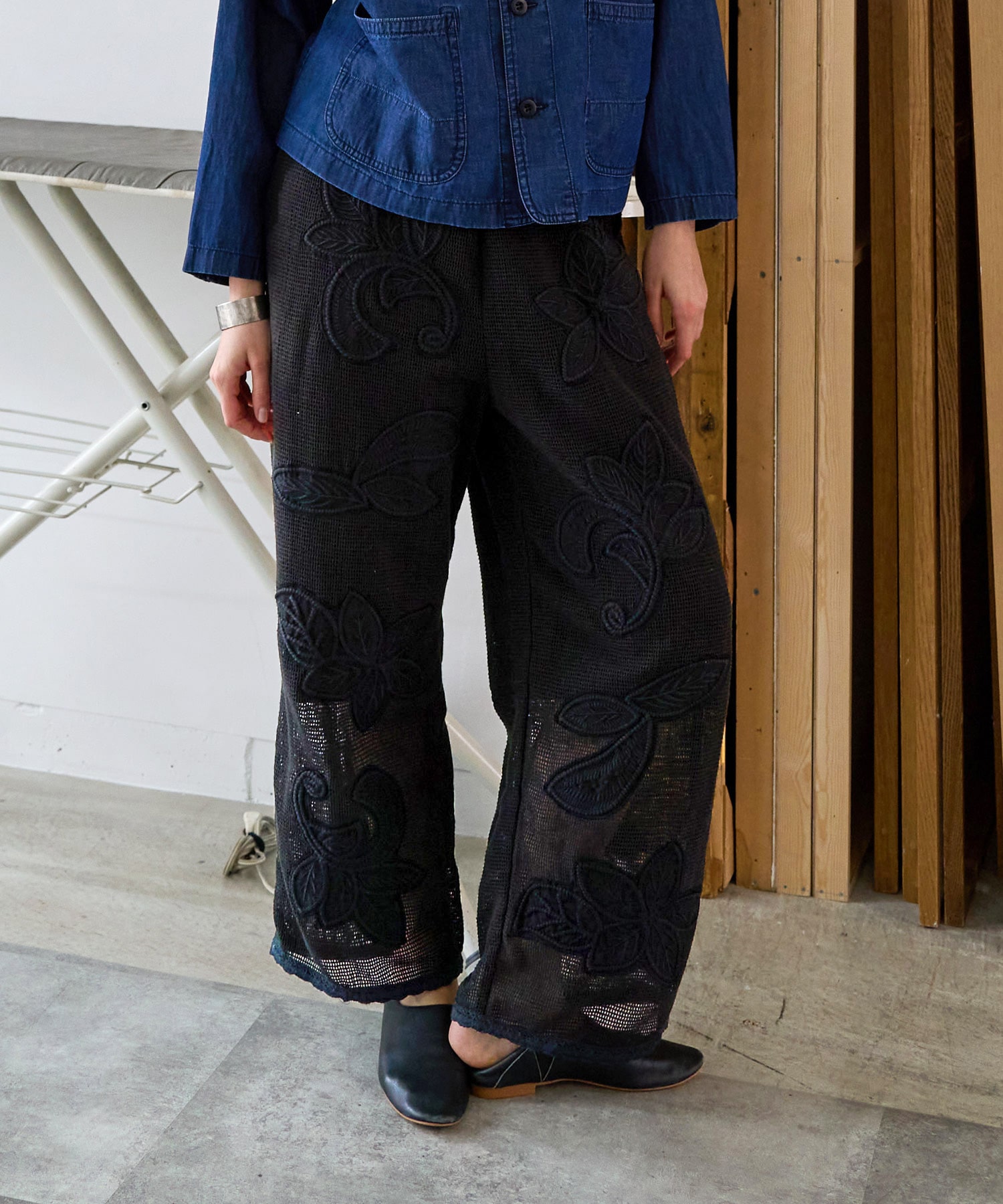 R4426 ボタニカル刺繍メッシュパンツ