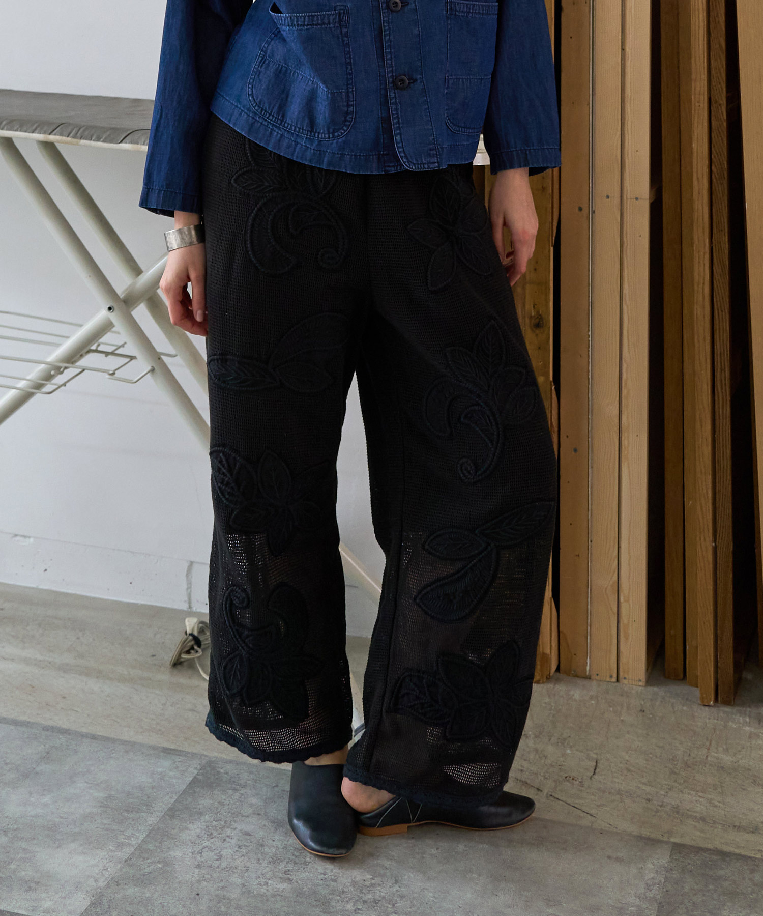 【3月下旬納期】R4426 ボタニカル刺繍メッシュパンツ