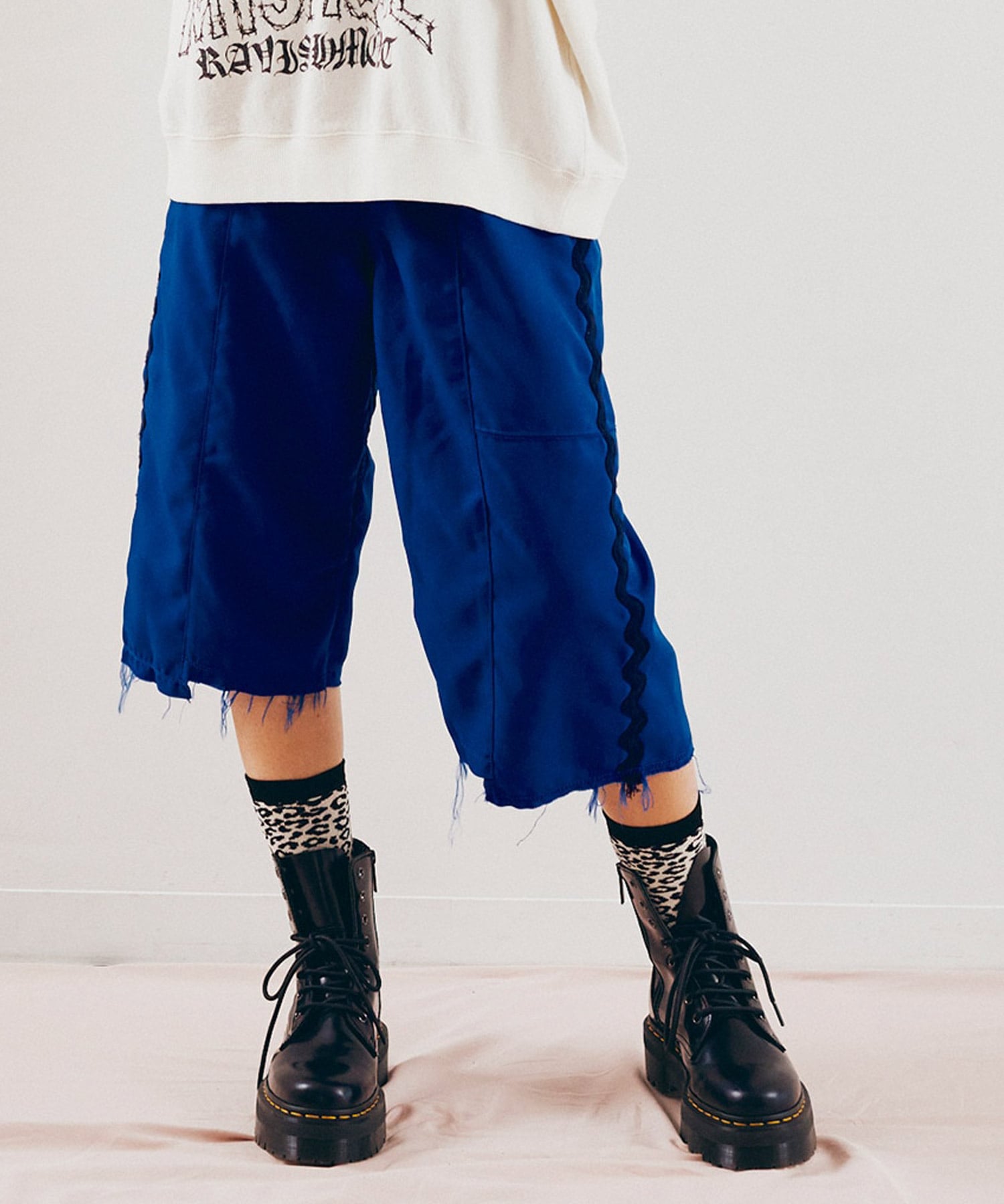 R4440 ウェービーテープクロップドパンツ