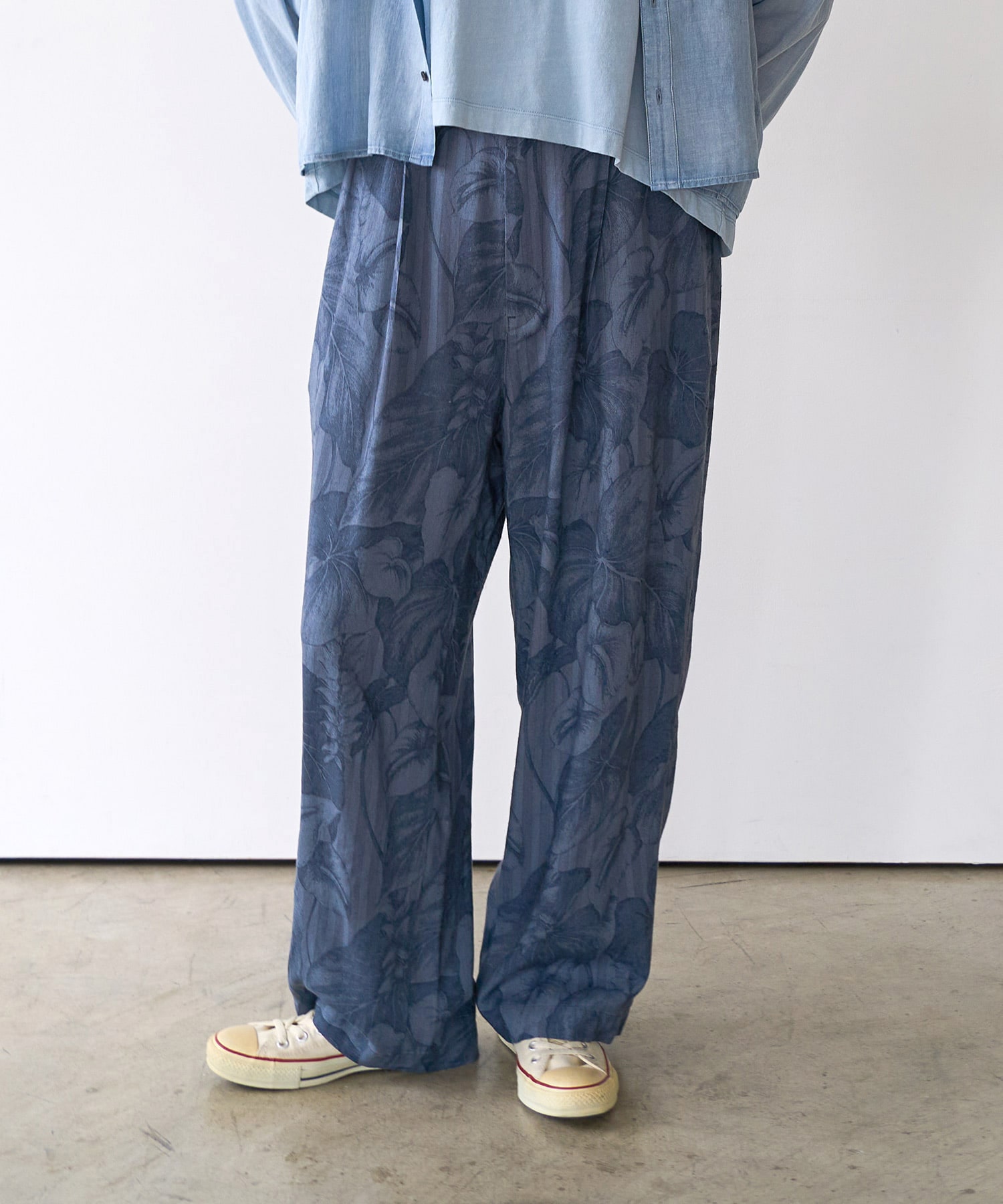 R4454 リーフストライプ柄パンツ