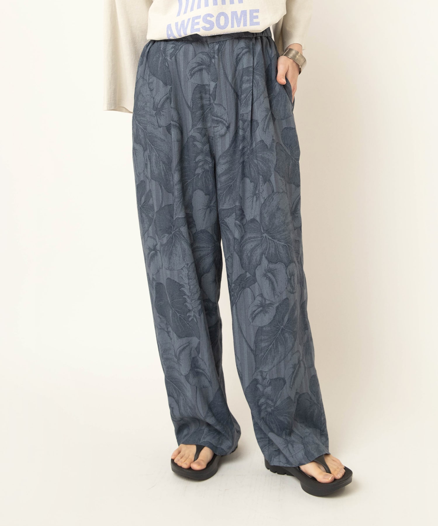 R4454 リーフストライプ柄パンツ