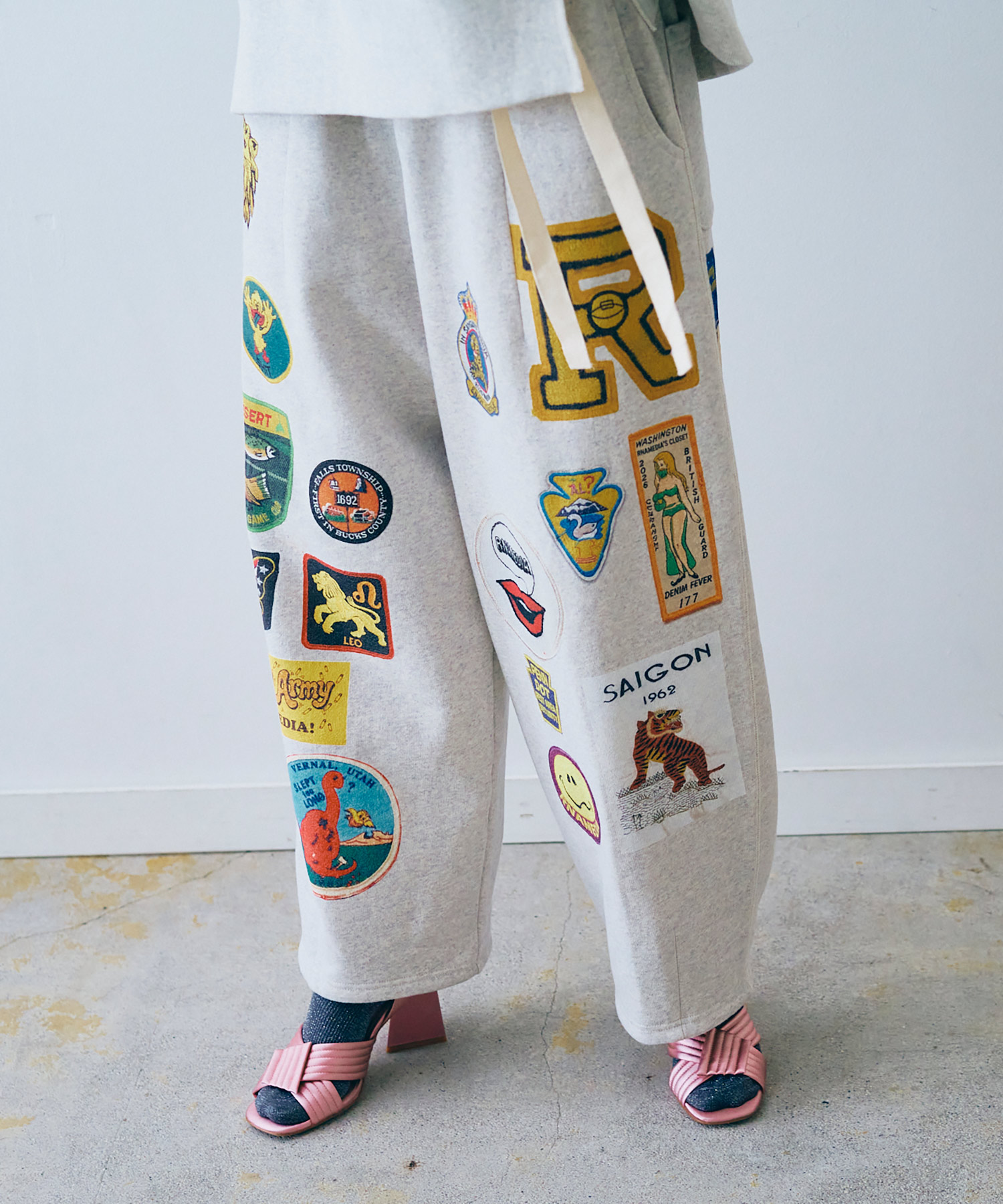 【11月下旬納期】R4538 JUNKワッペンプリントパンツ