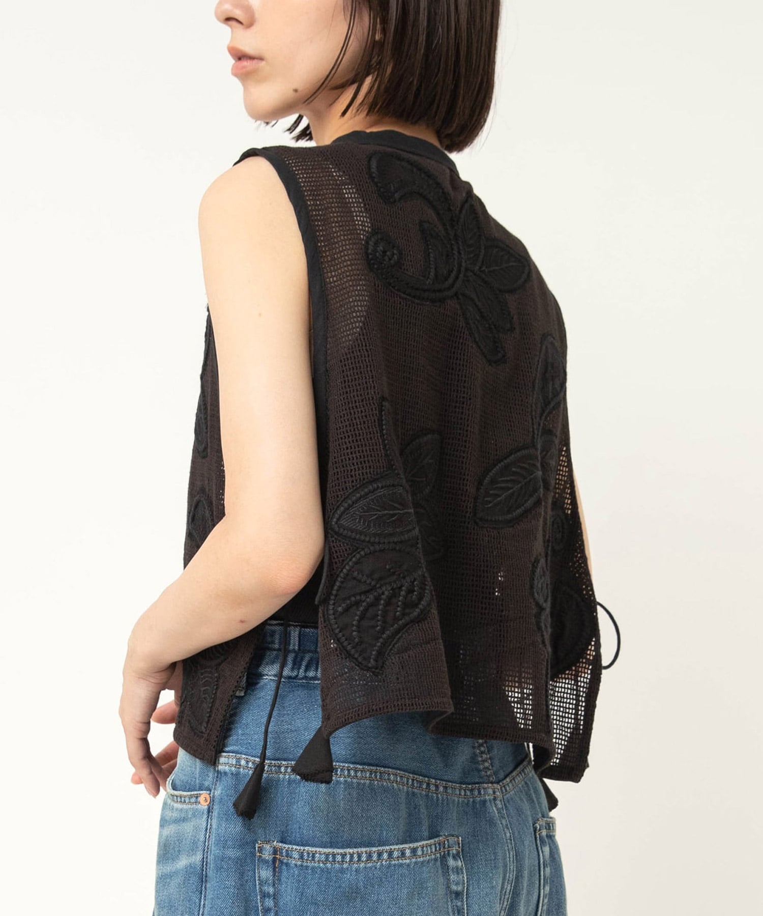 V0171 ボタニカル刺繍メッシュベスト